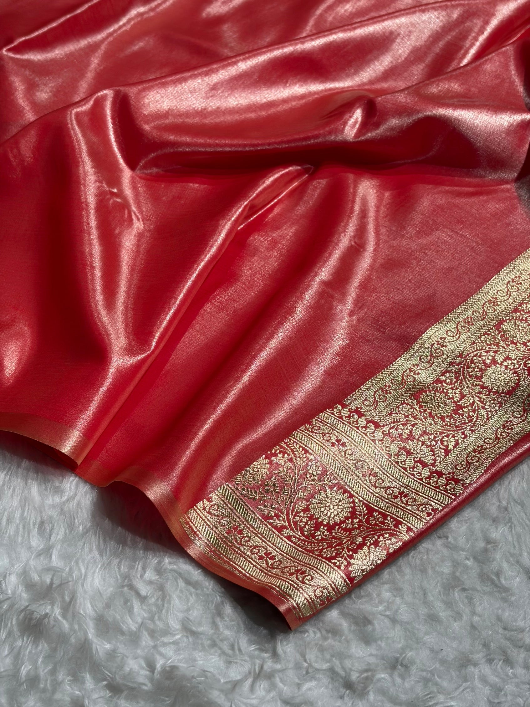 Red Contrast Shades Cross Pattern Banarasi Satin Silk Saree SS39