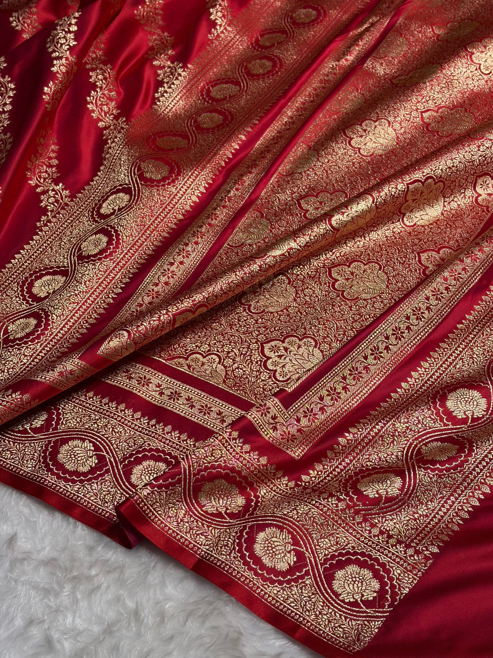 Magentic Red Floral Cross Pattern Satin Katan Silk Saree SK74