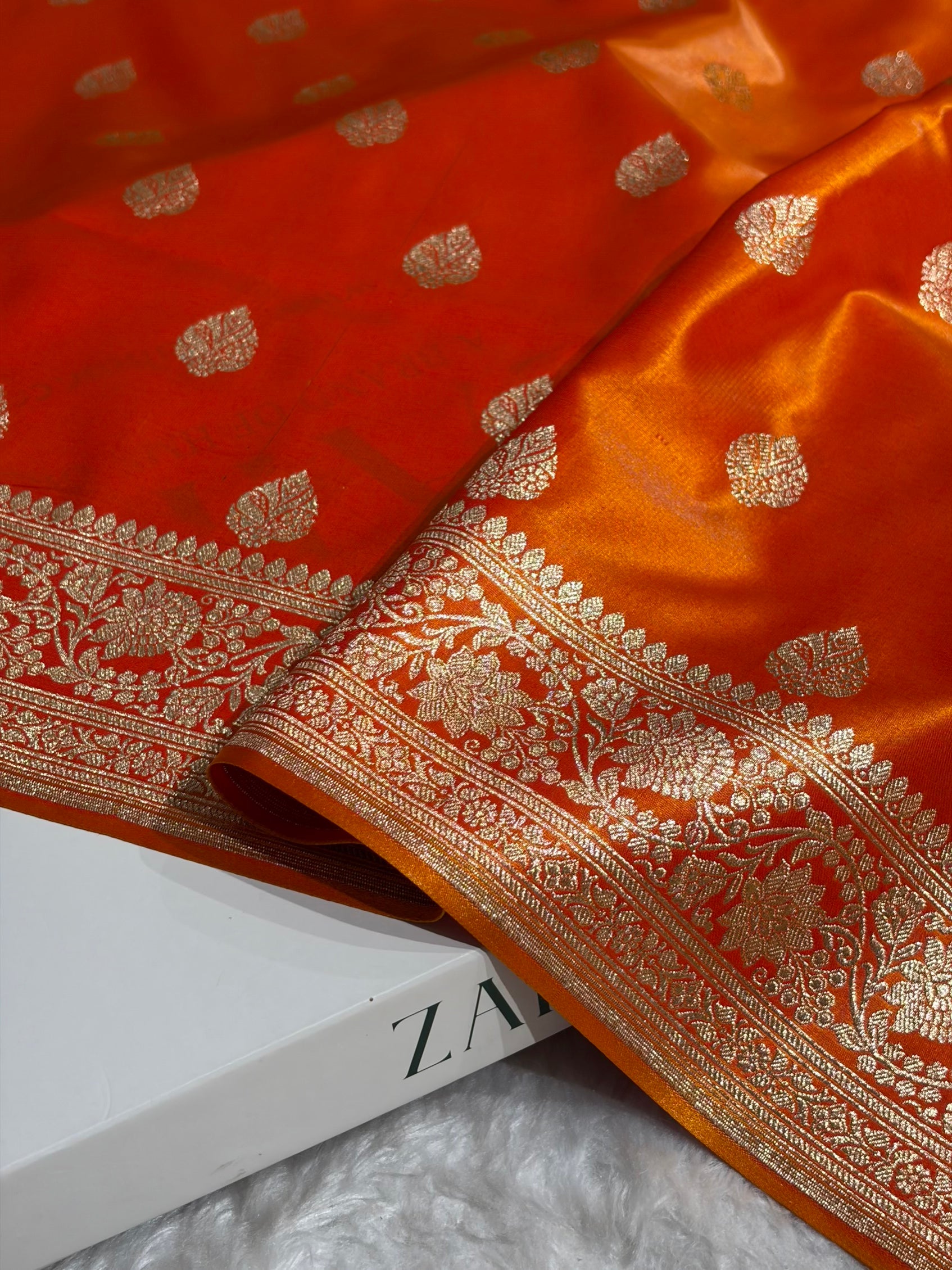 Fire Gold Shades Booti Pattern Banarasi Satin Silk Saree SS58