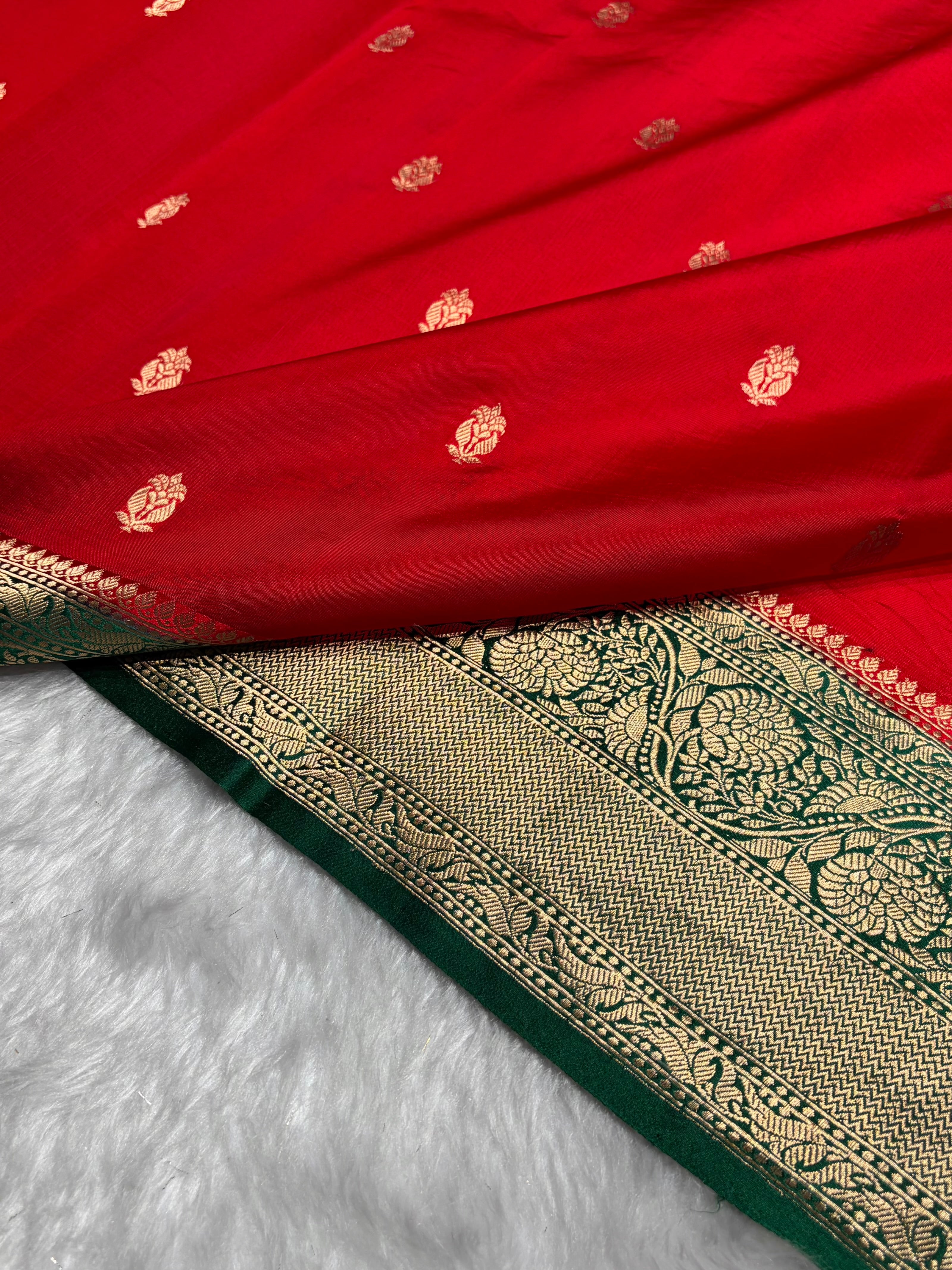 Contrast Red with Bottle Green Shades Handwoven Pure Raw Mango Silk RM-56