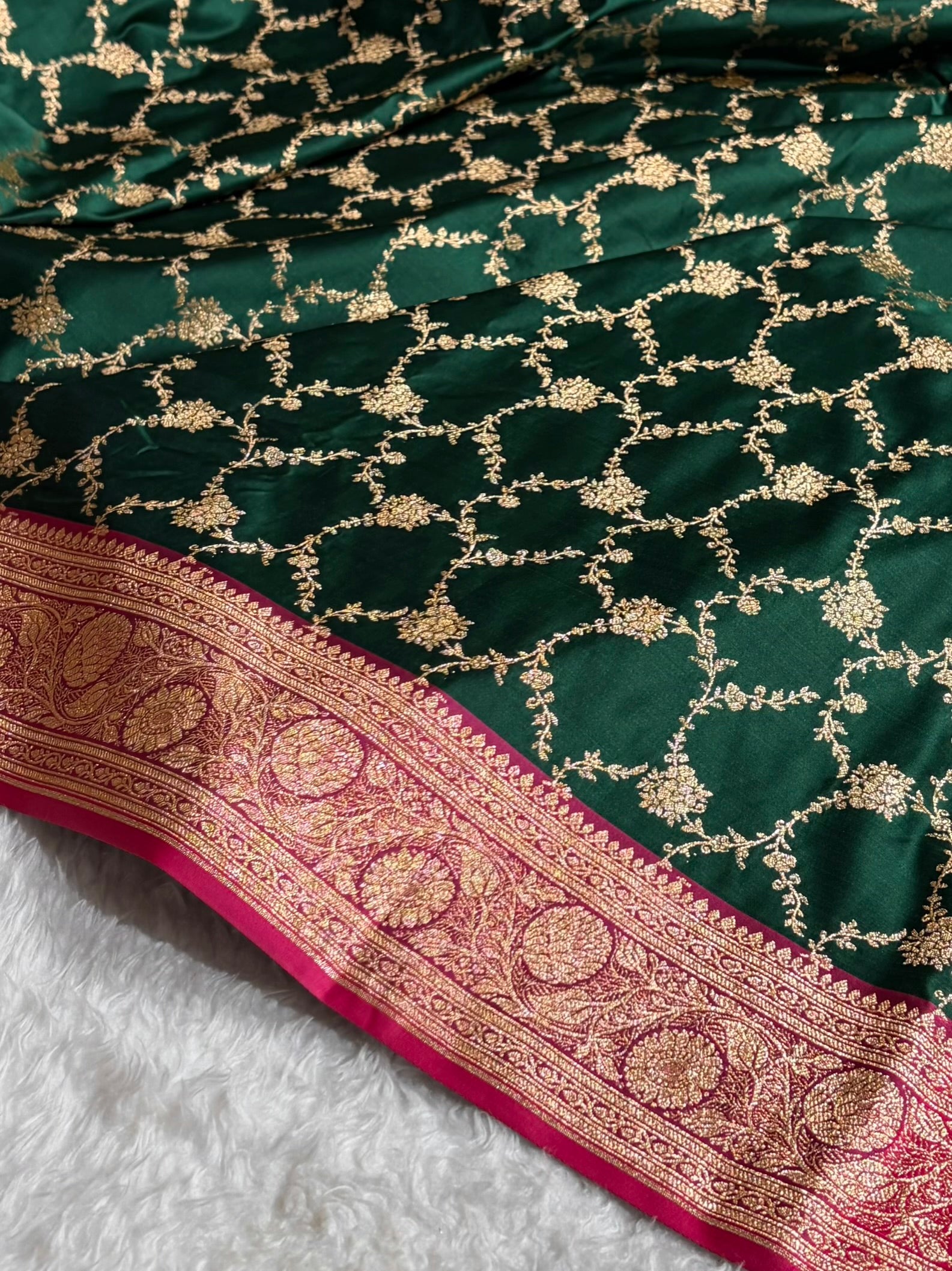 Banarasi Contrast Satin Katan Saree With Jaal Pattern in Bottle Green With Rani Shades SK124