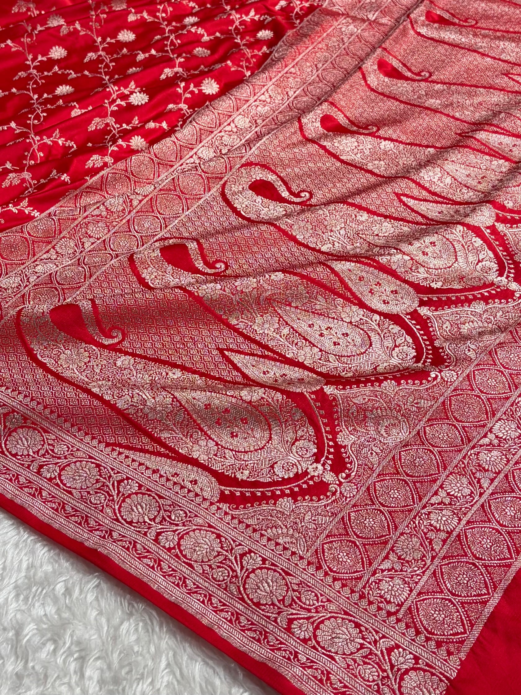 Red Shades Banarasi Jaal Pattern Floral Mashru Silk Saree