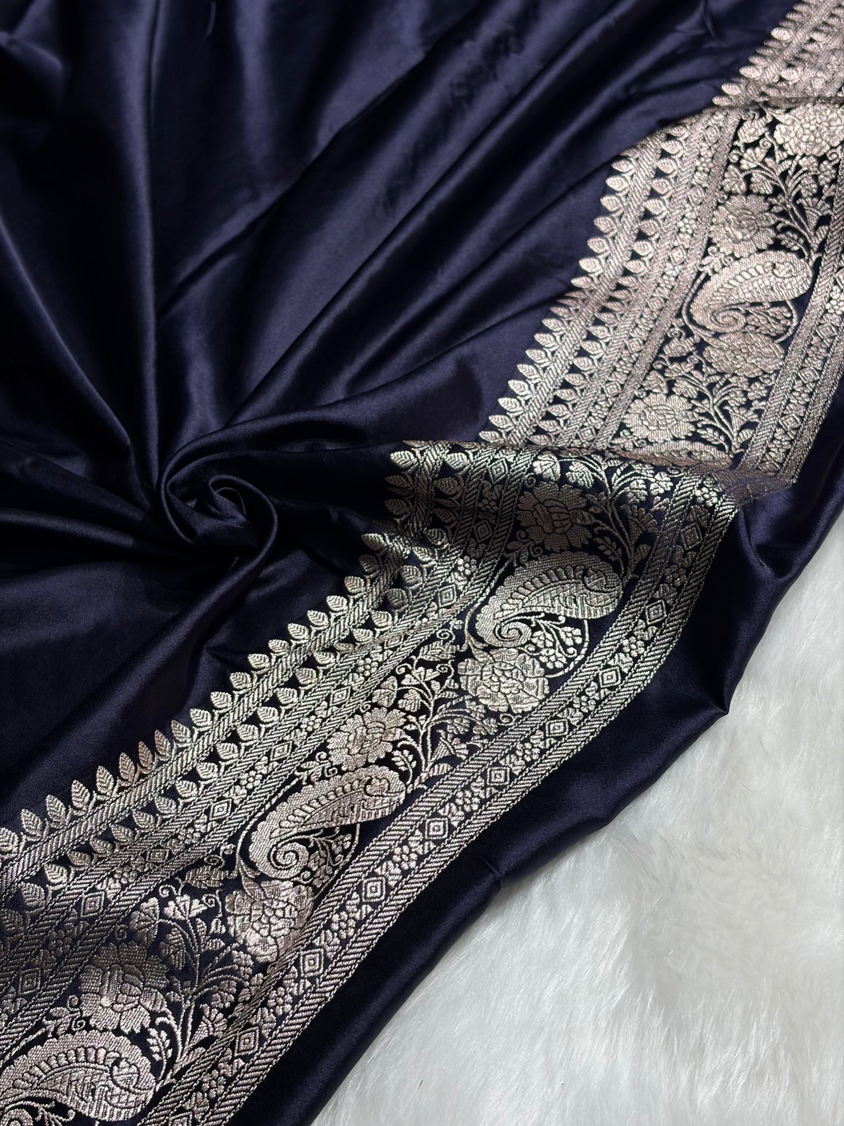 Banarasi Navy Blue Shades Jaal Mashru Silk Saree