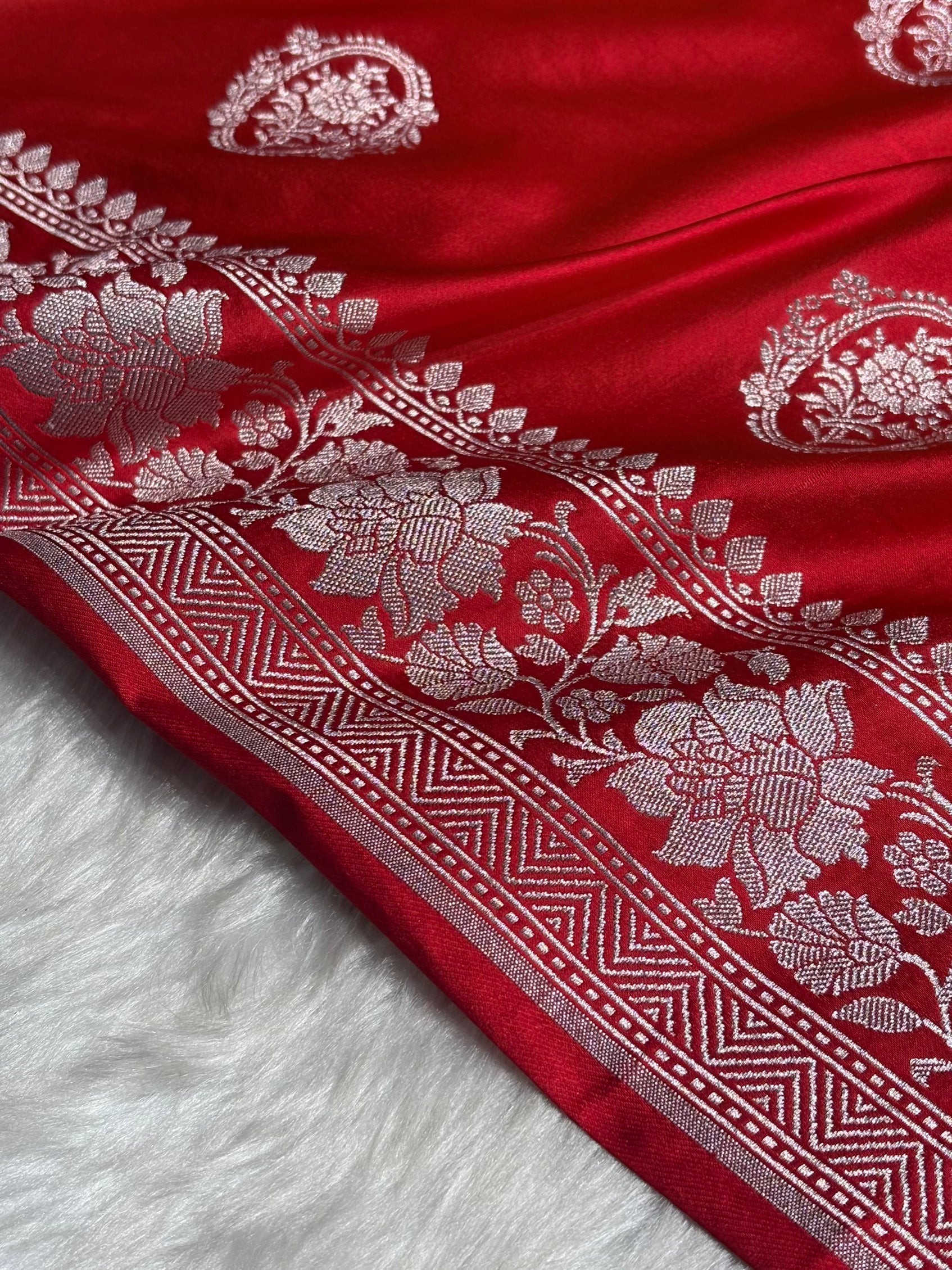 Red Shades Boota Mashru Silk Saree MS24