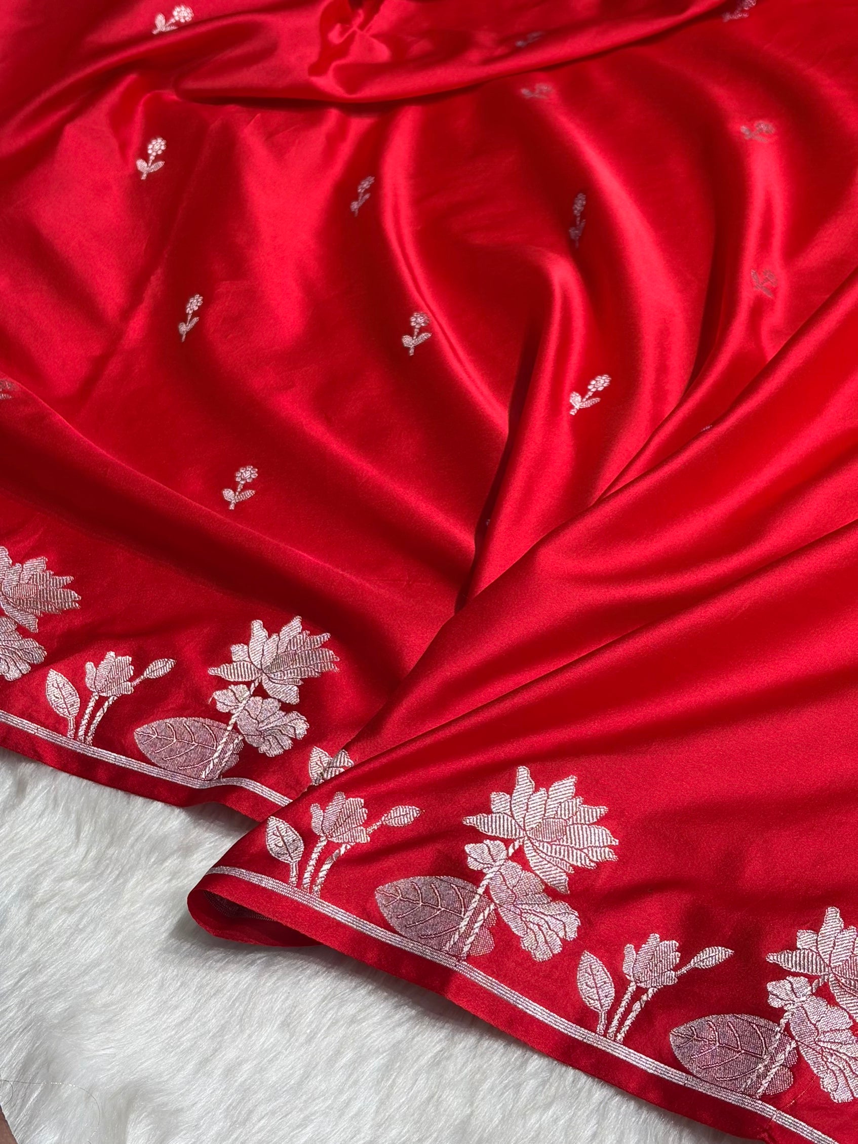 Red Floral Border Booti Mashru Silk Saree MS54