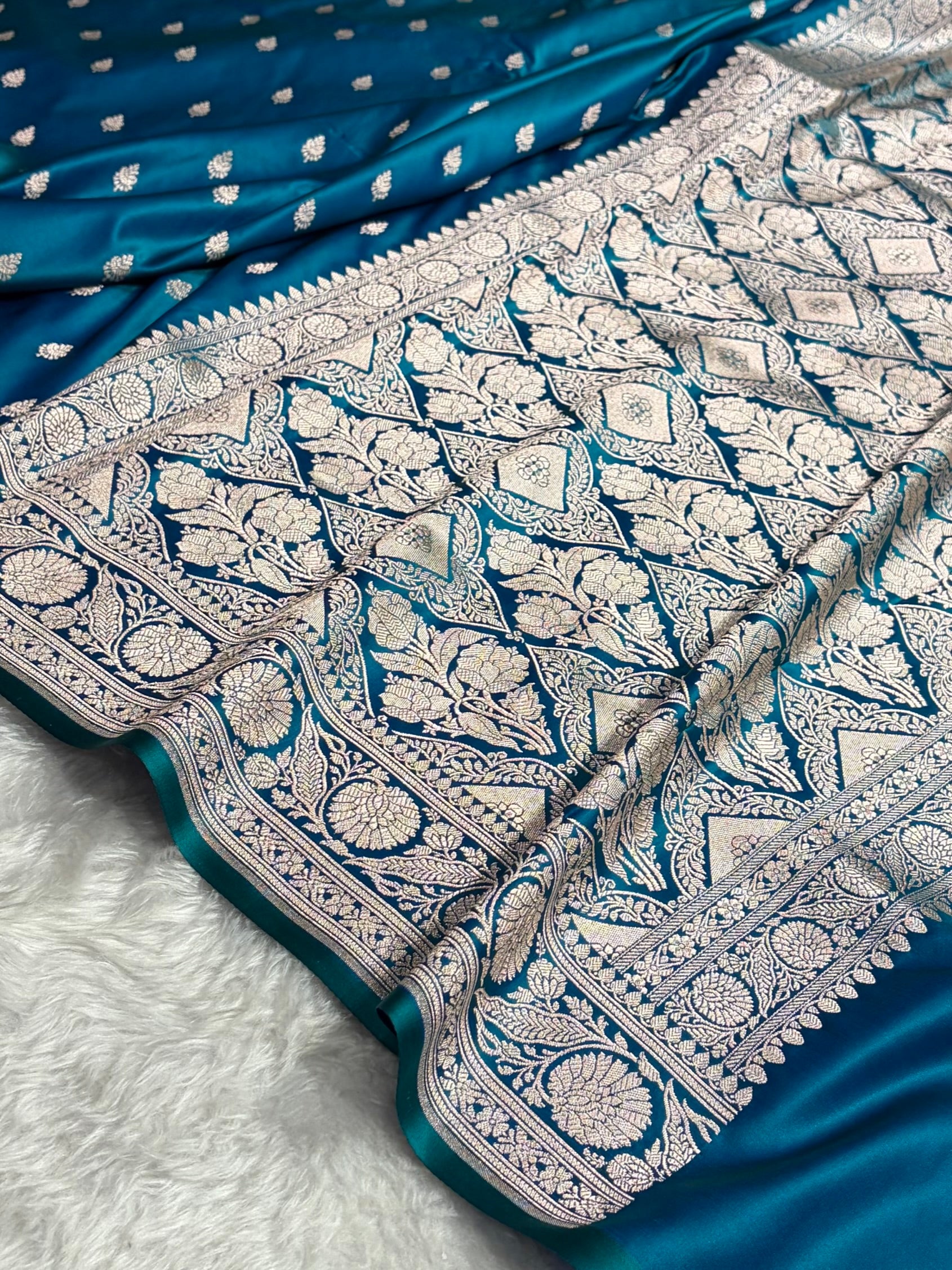 Peacock Shades Banarasi Boota Pattern Floral Mashru Silk Saree MSM-109