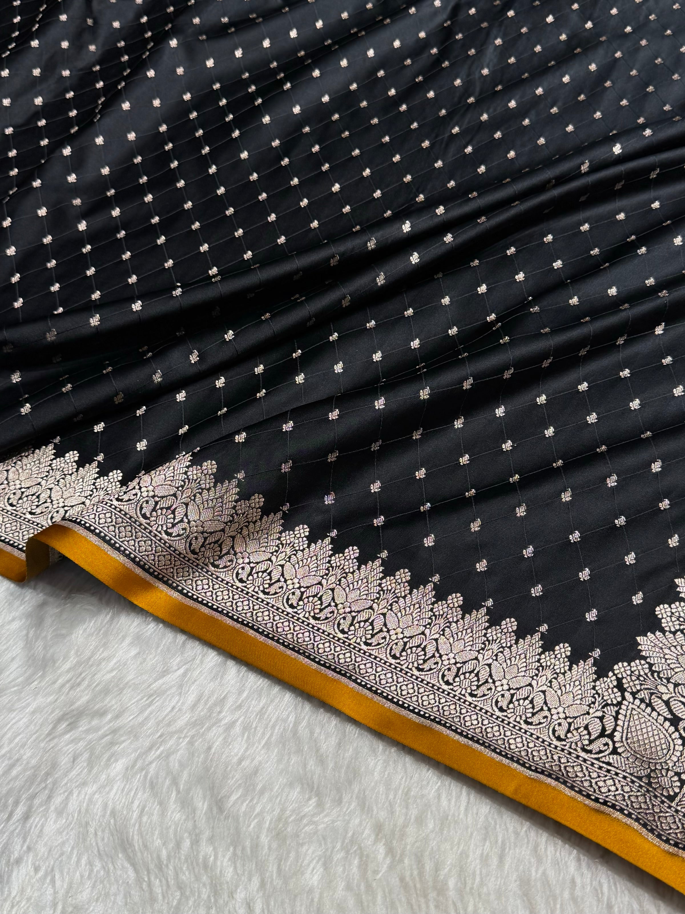 Banarasi Black Shades Tanchoi Motif Mashru Silk Saree MST-09