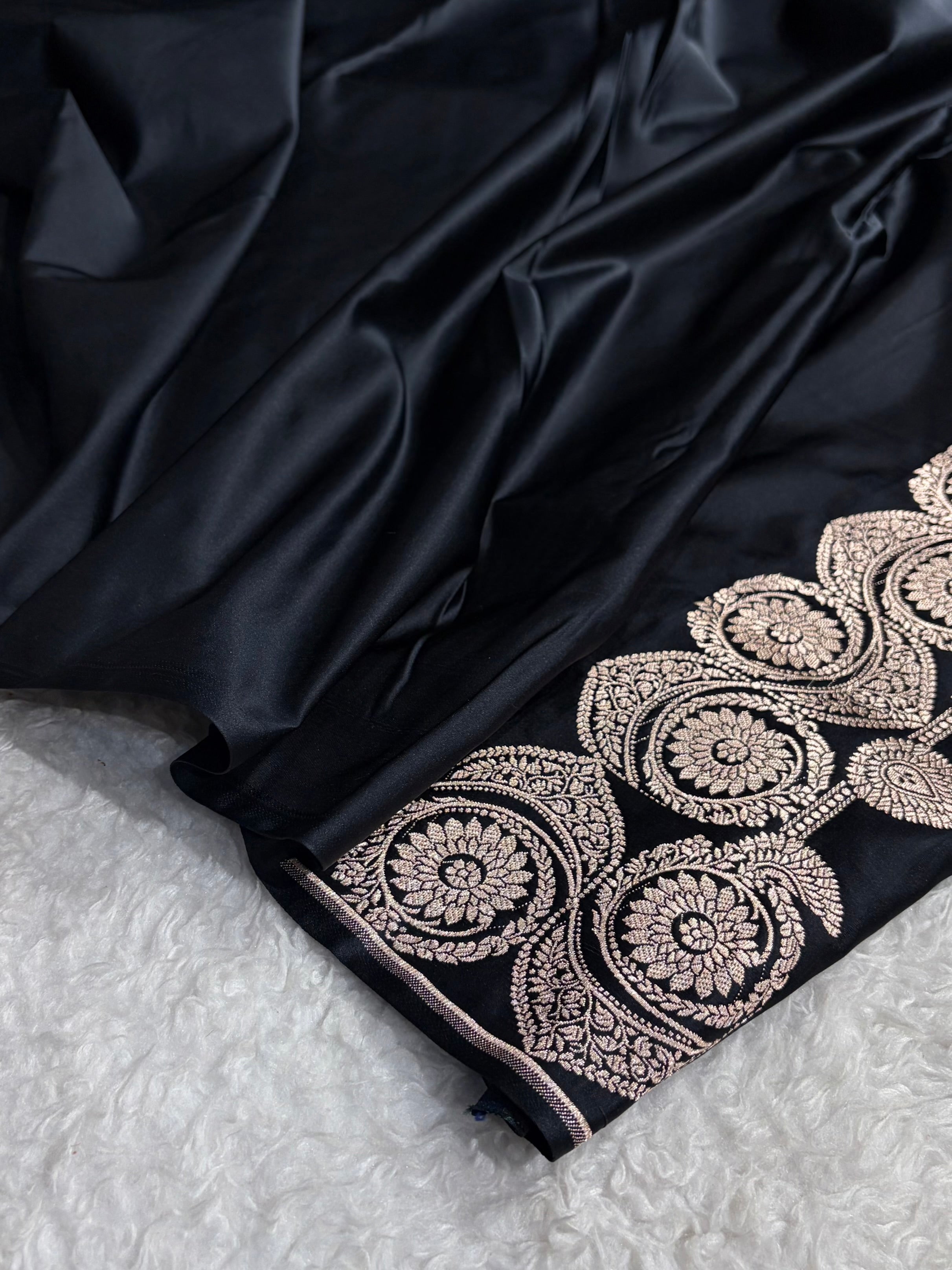 Black Shades Banarasi Boota Pattern Floral Mashru Silk Saree MSM-110