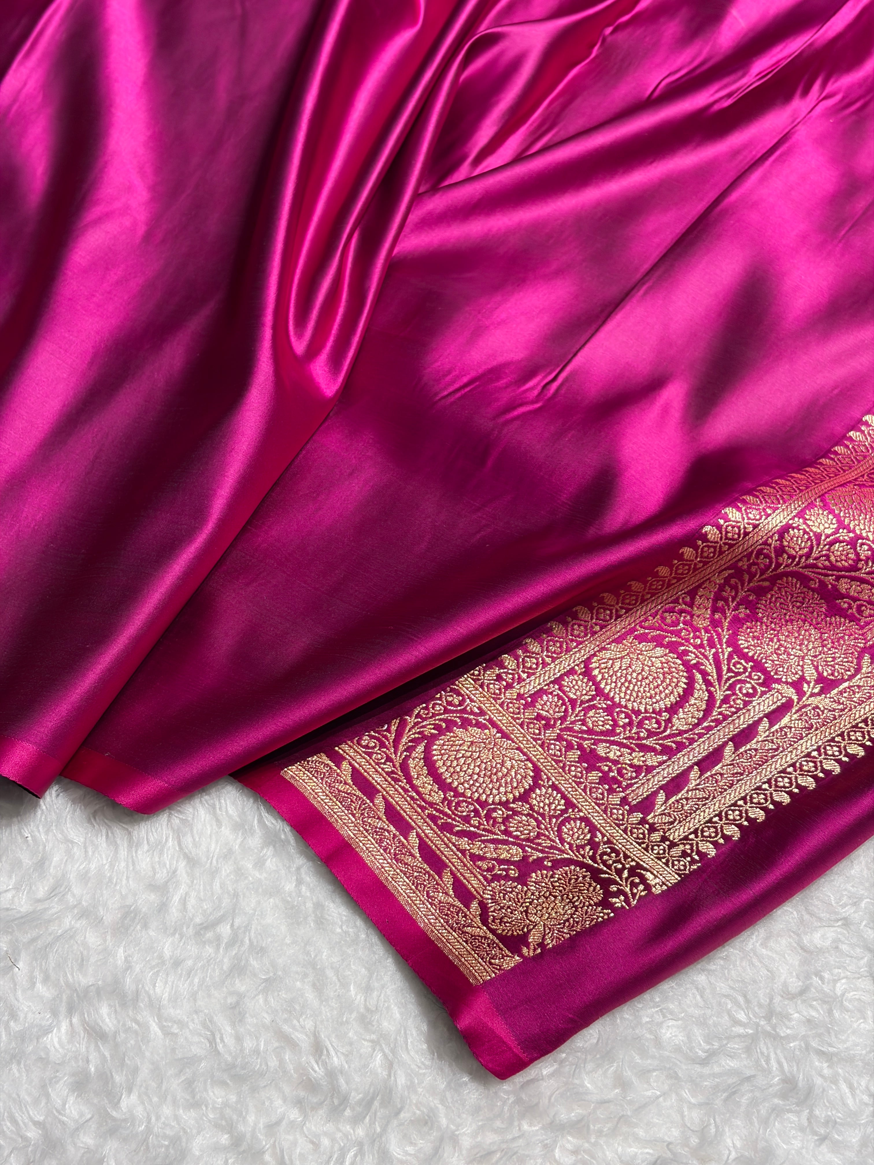 Banarasi Satin Katan Saree Floral Booti Pattern in Contrast Tusser / Rani Shades SK153