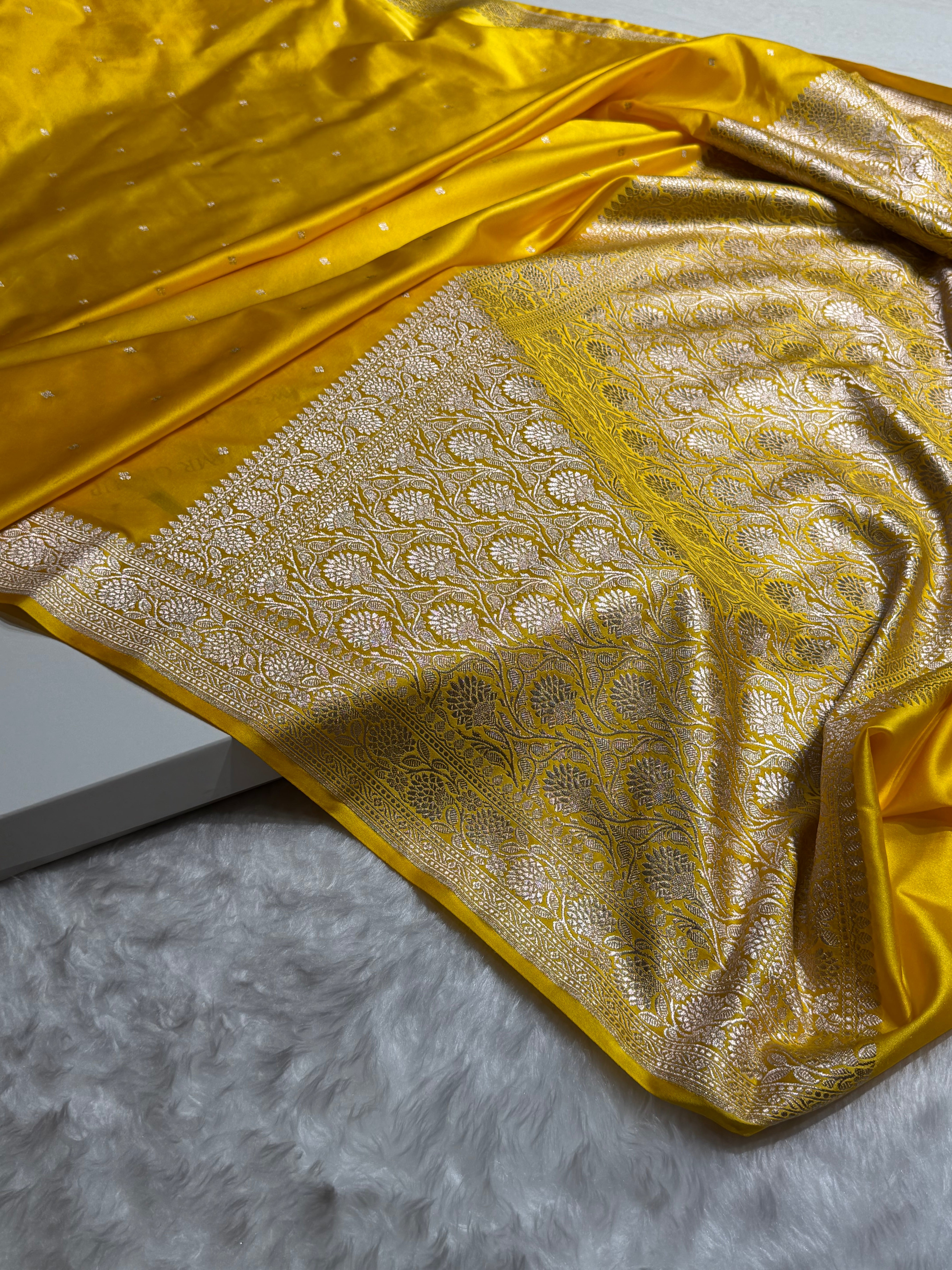 Summer Yellow Shades Booti Mashru Silk Saree MS70