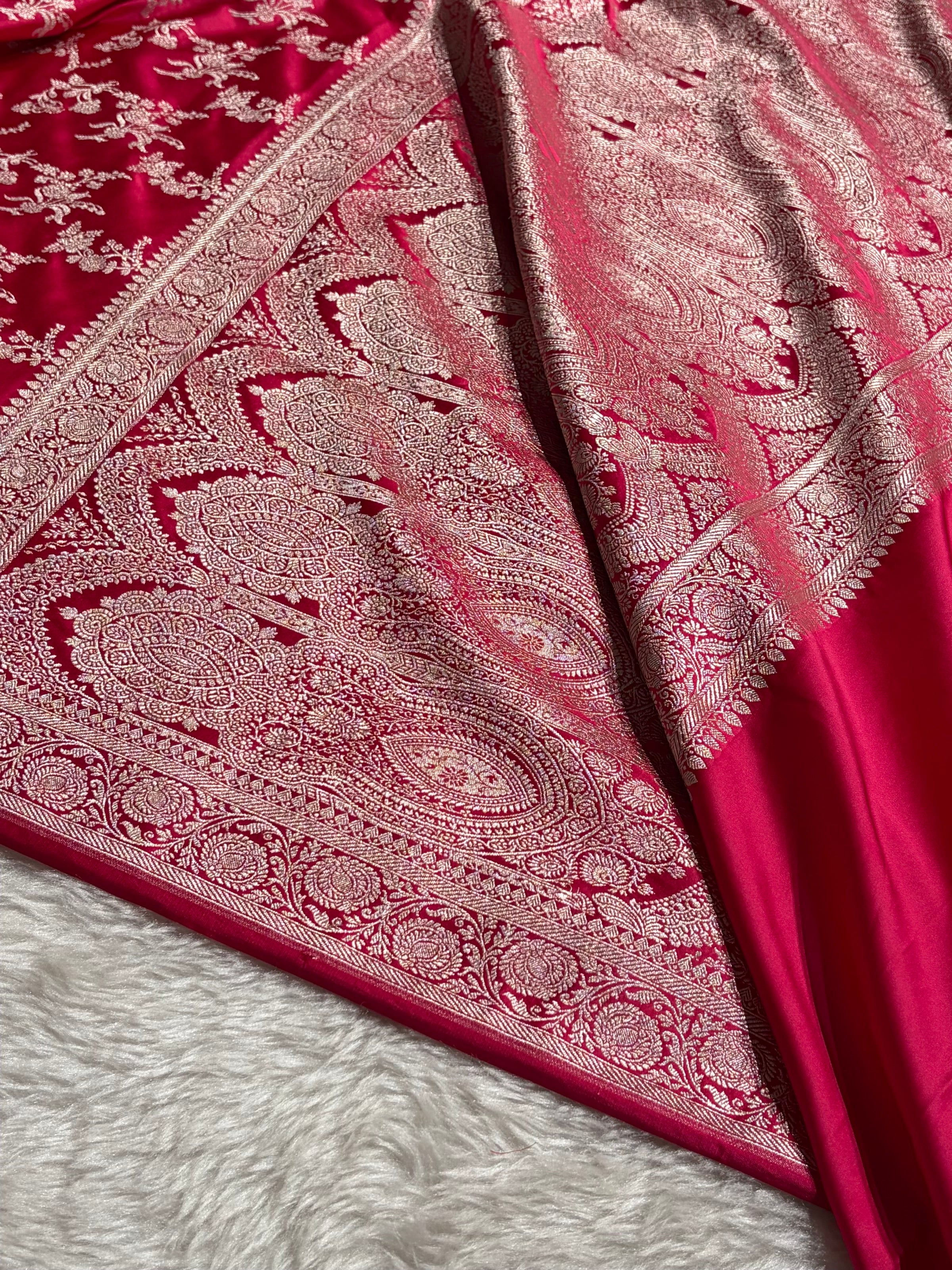 Banarasi Floral Jaal Pattern in Rani Shades Floral Mashru Silk Saree MCS98