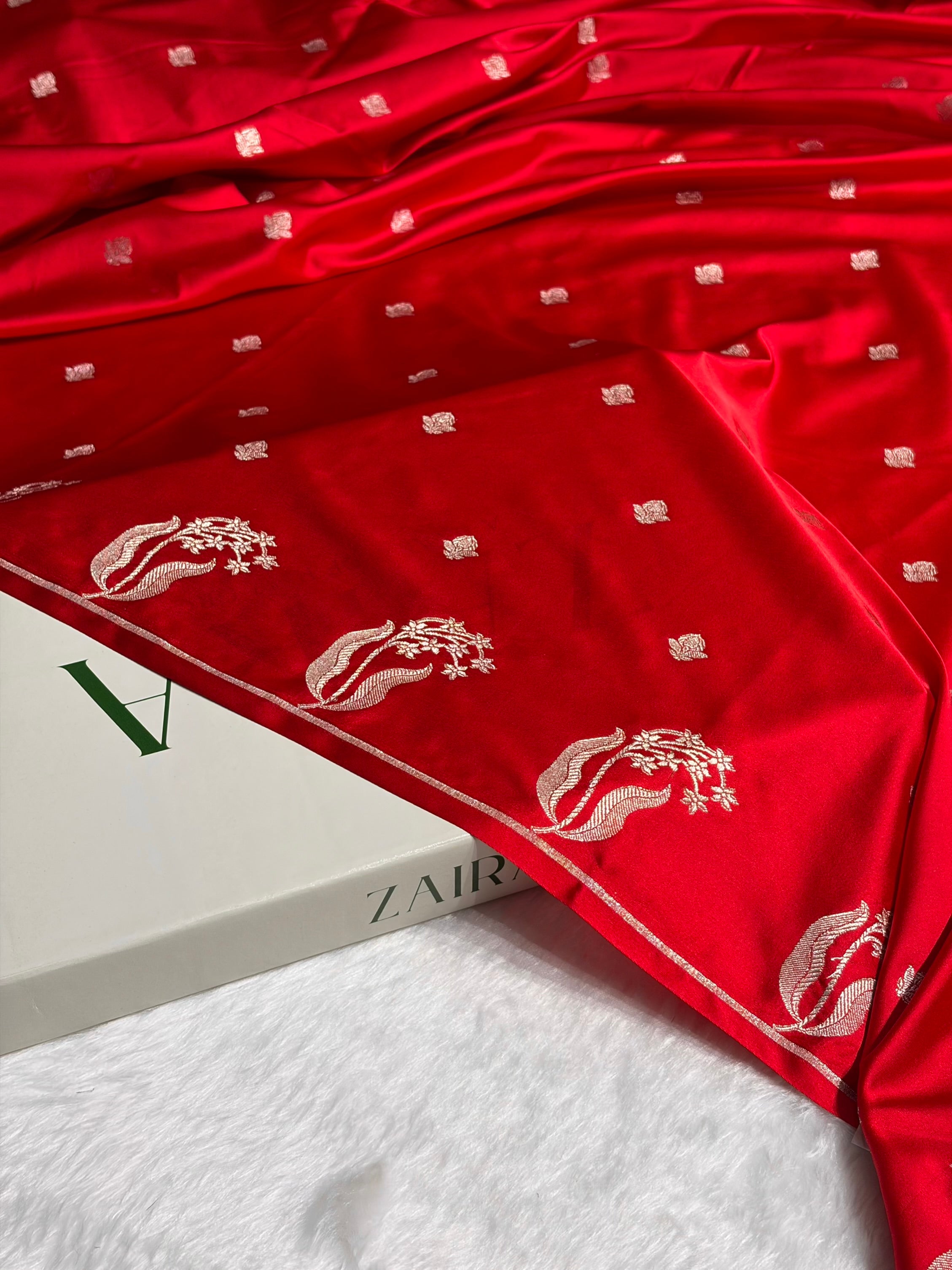 Red Shades Floral Border Booti Mashru Silk Saree MS74