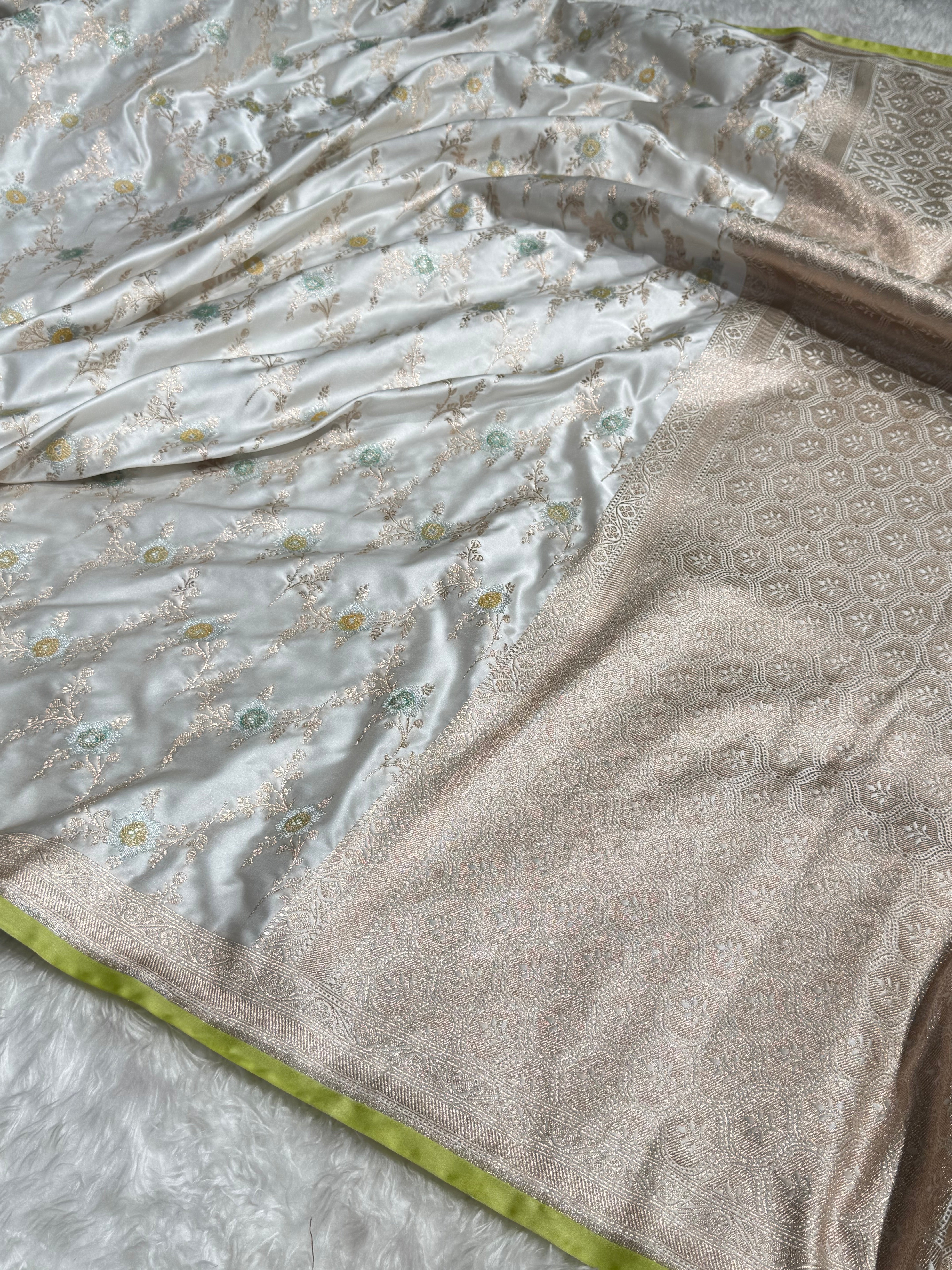 White Minakari Jaal With Green Edge Mashru Silk Saree
