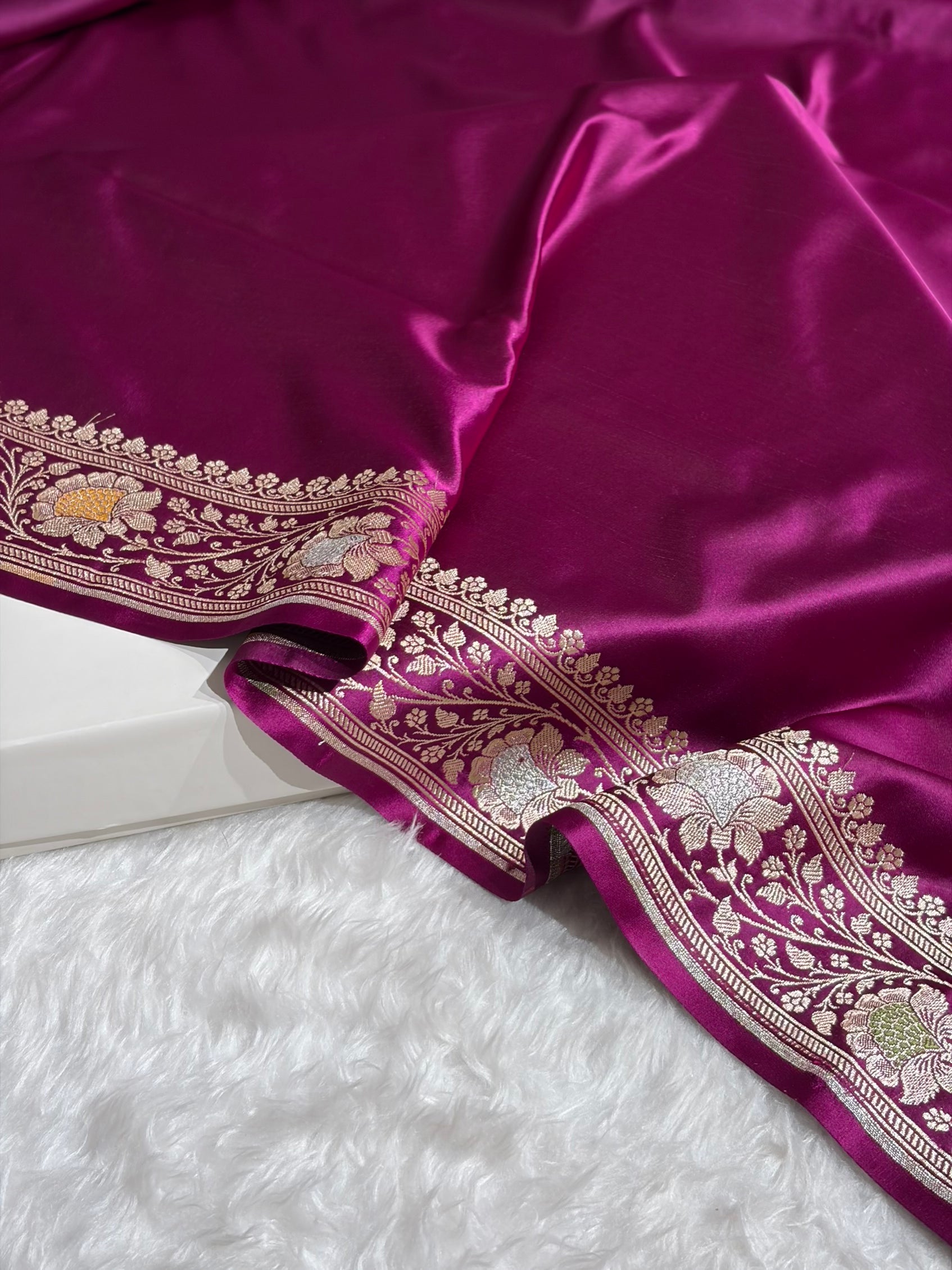 Wine Shades Banarasi With Plain Minakari Broder Pattern Mashru Silk Saree MSM-135