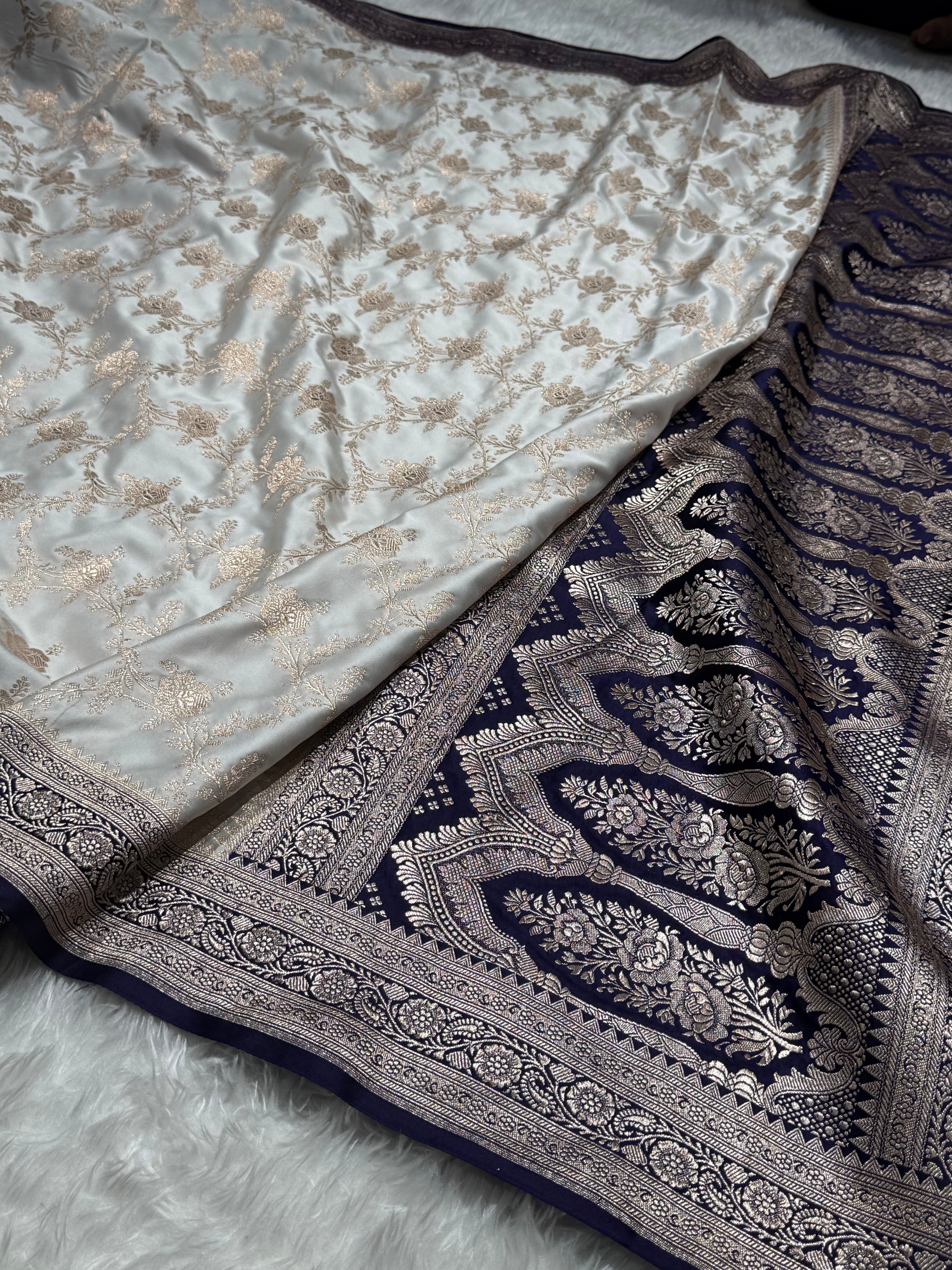 Contrast Navy- White Combination Jaal Mashru Silk Saree