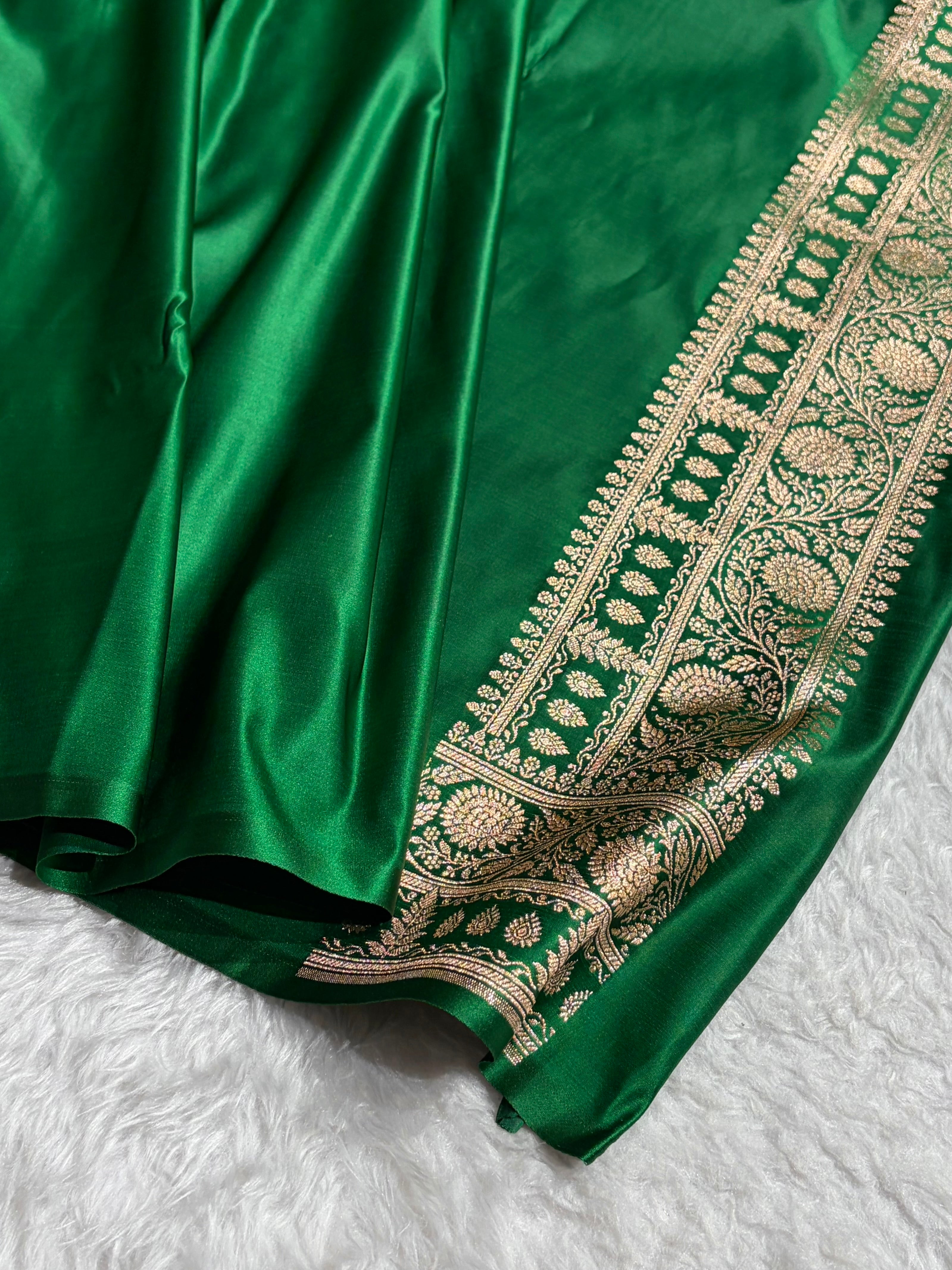 Contrast Rani / Green Floral Booti Banarasi Satin Katan Silk Saree SK14