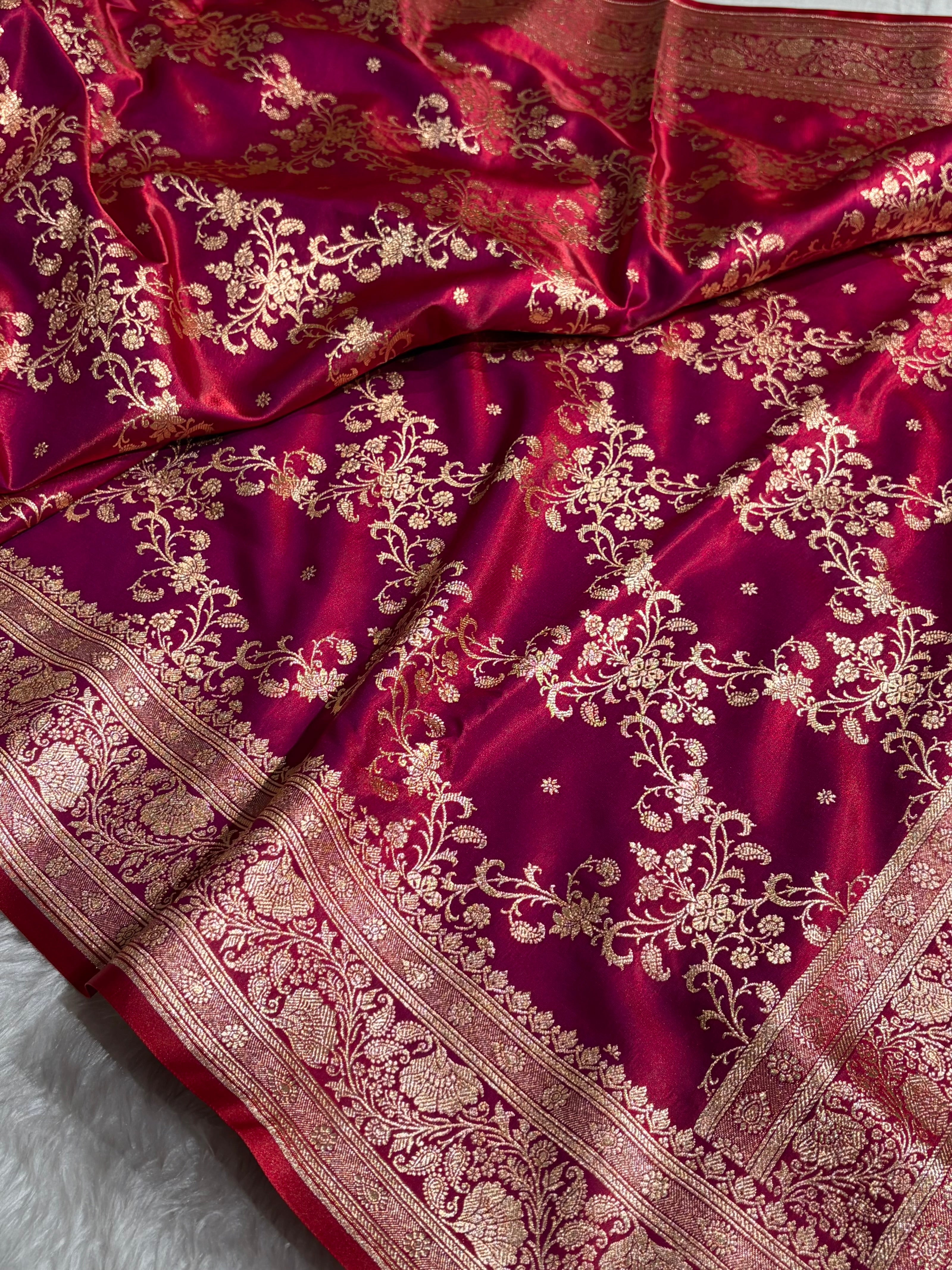 Reddish Magenta Shades Jaal Pattern Banarasi Satin Silk Saree SS48