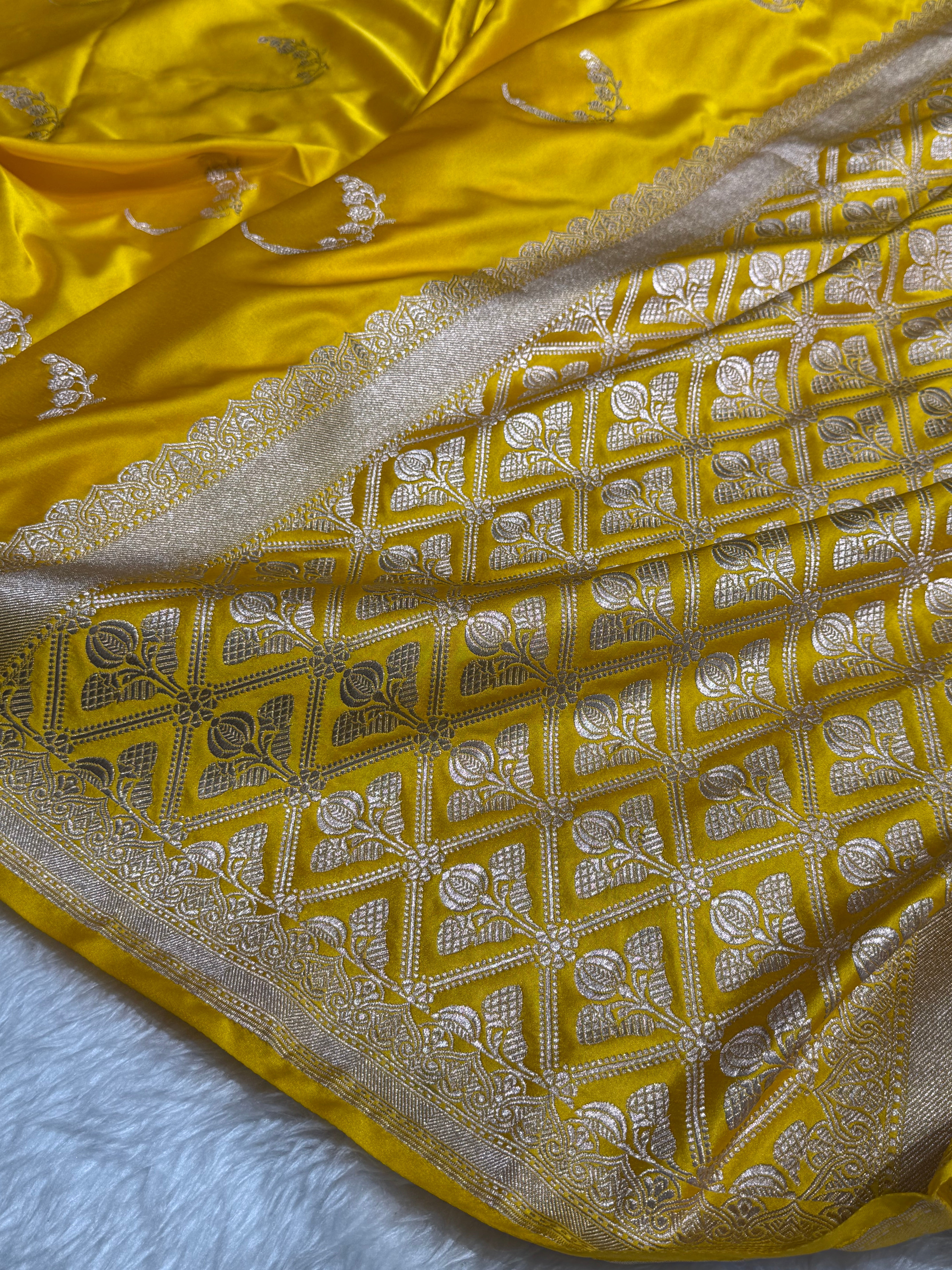 Yellow Shades Unique Motif Mashru Silk Saree