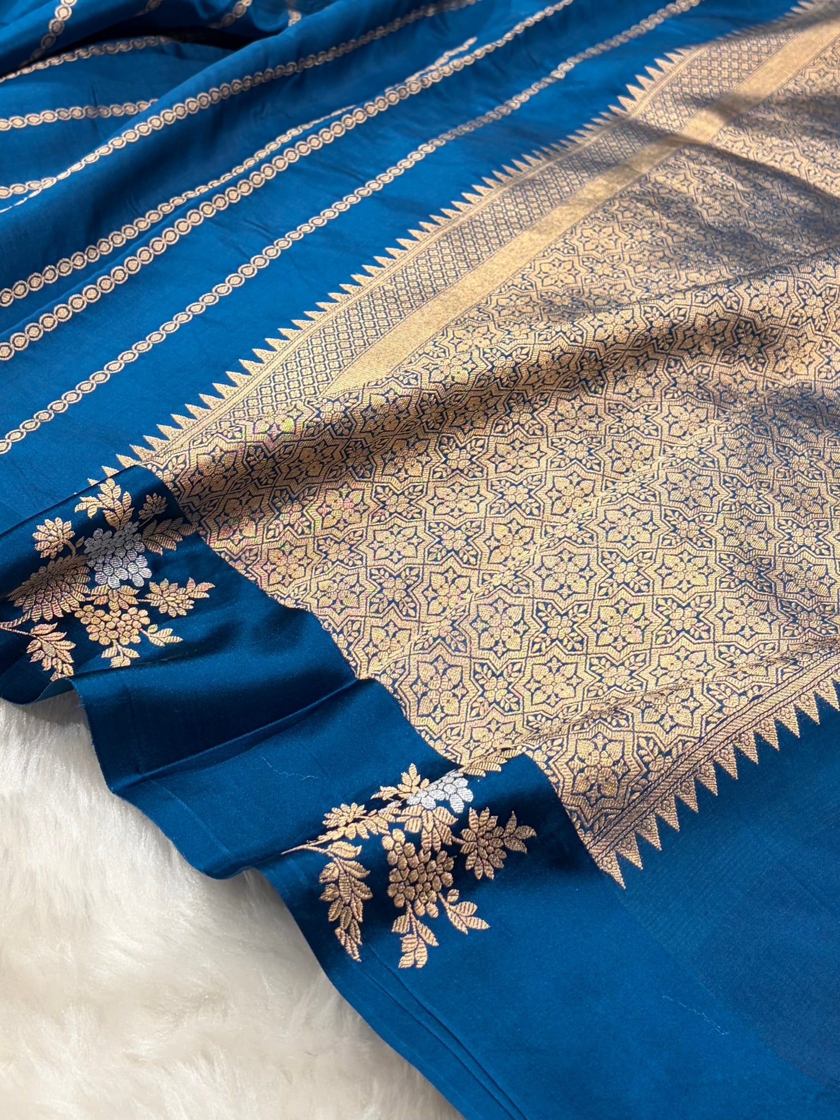 Banarasi German Blue Shades Minakari Boota Handwoven Pure Paper Silk RM-78