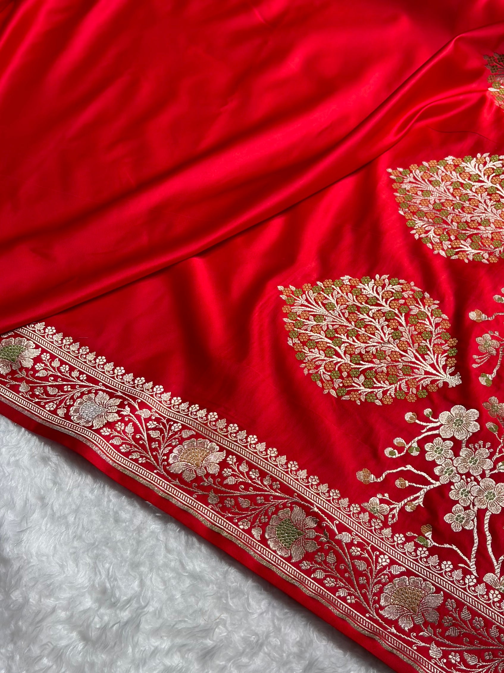 Red Shades Banarasi With Plain Minakari Broder Pattern Mashru Silk Saree MSM-135