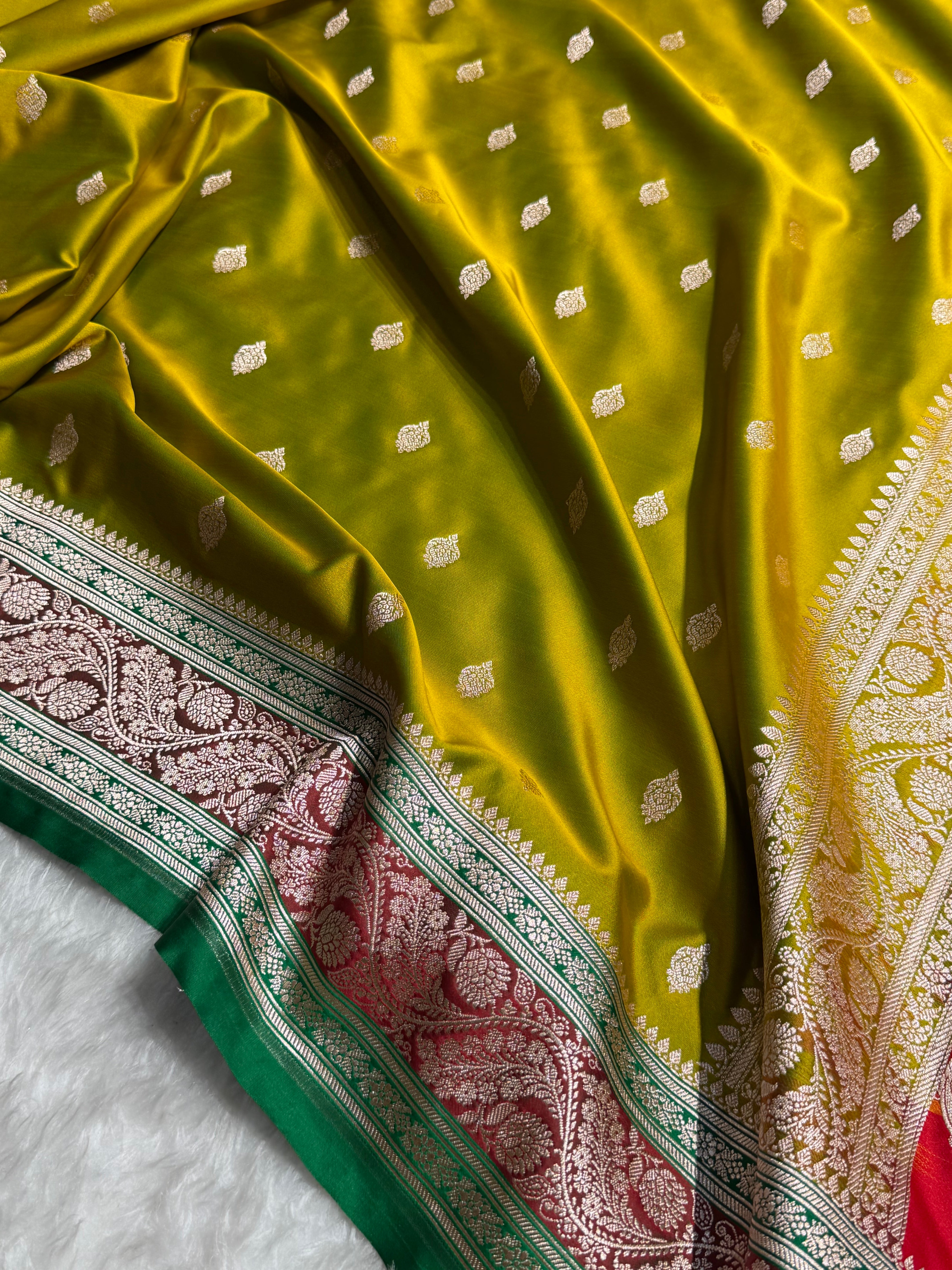 Banarasi Mehandi With Contrast Red Floral Border Mashru Silk Saree MSM-101