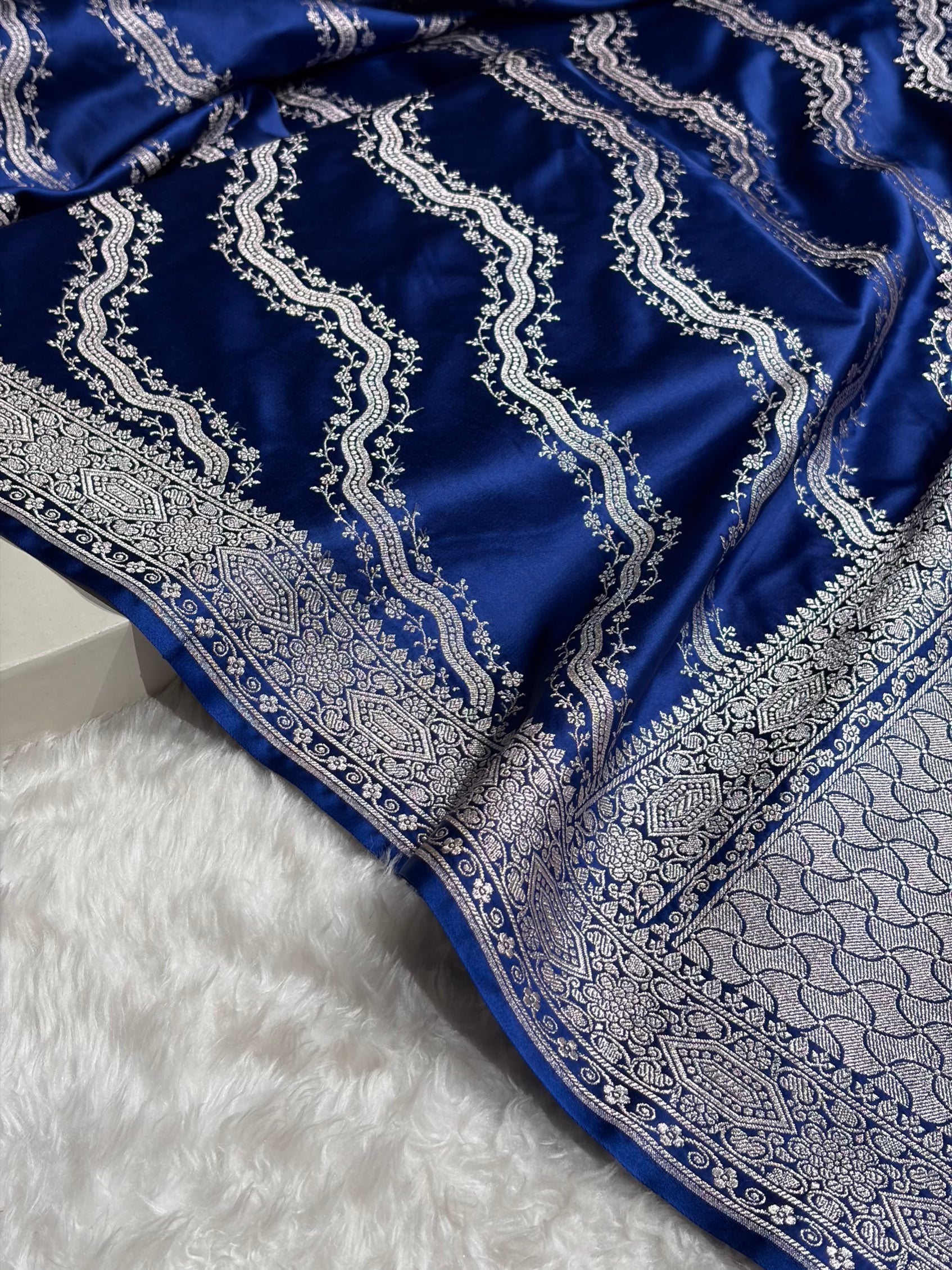 Banarasi Cross Pattern in Royal Blue Shades Floral Mashru Silk Saree MS93