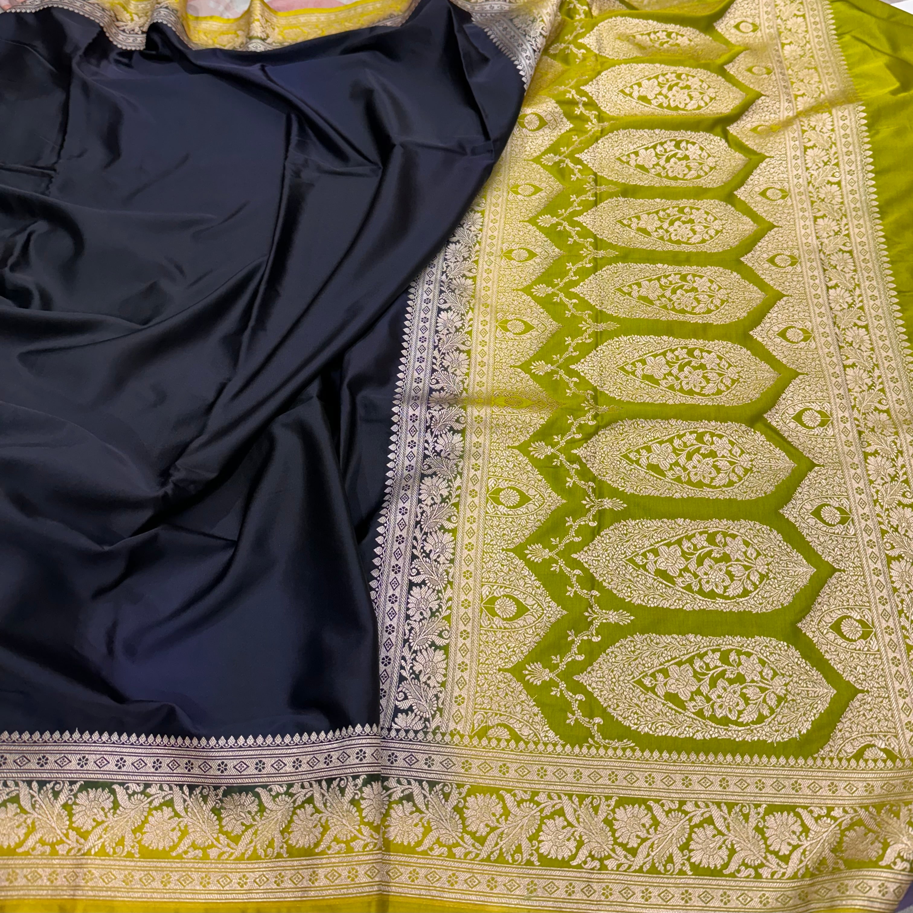 Contrast Plain Mehandi Mashru Silk Saree