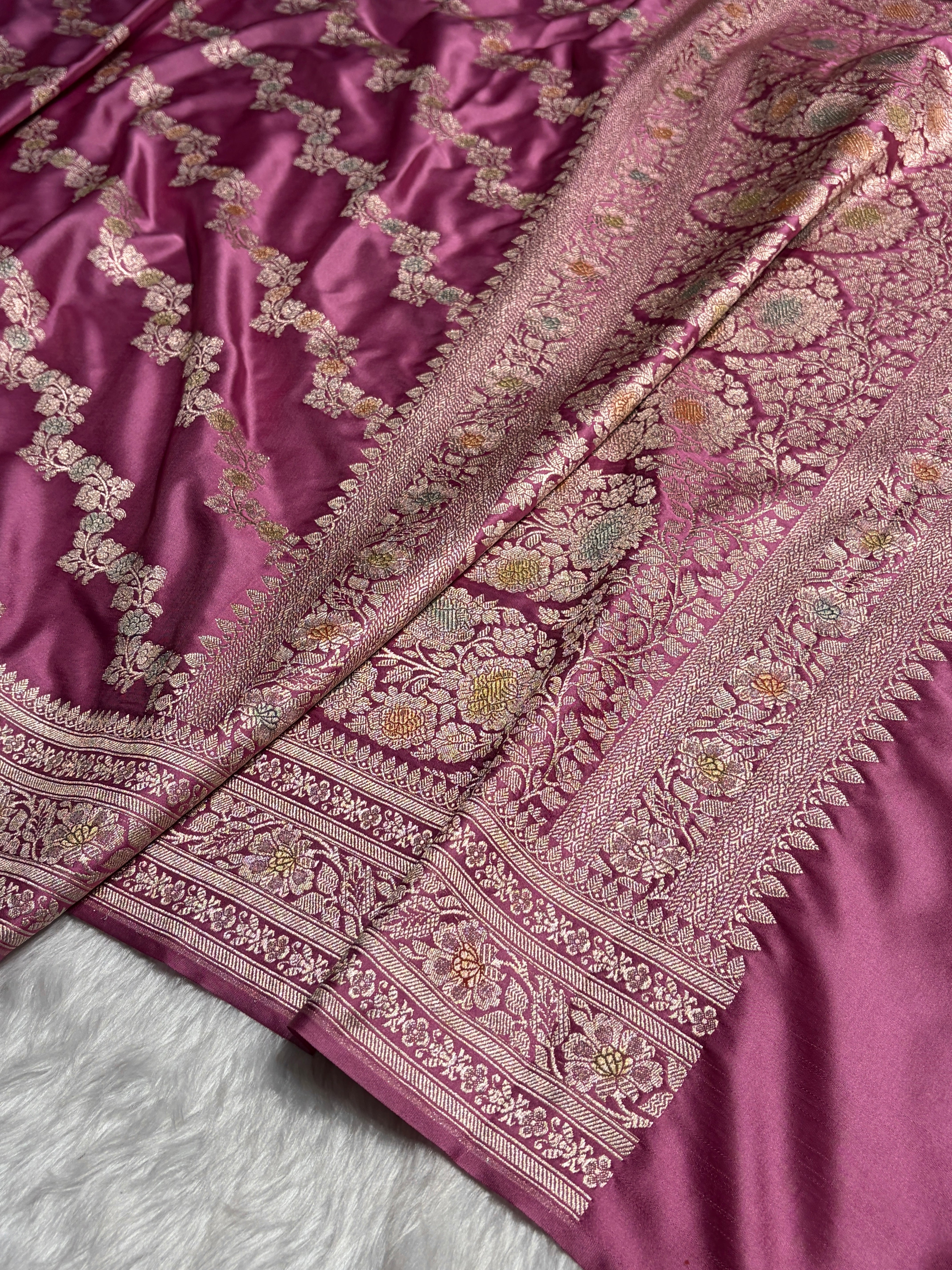 Mauve Shades Minakari Mashru Silk Saree With Cross Pattern