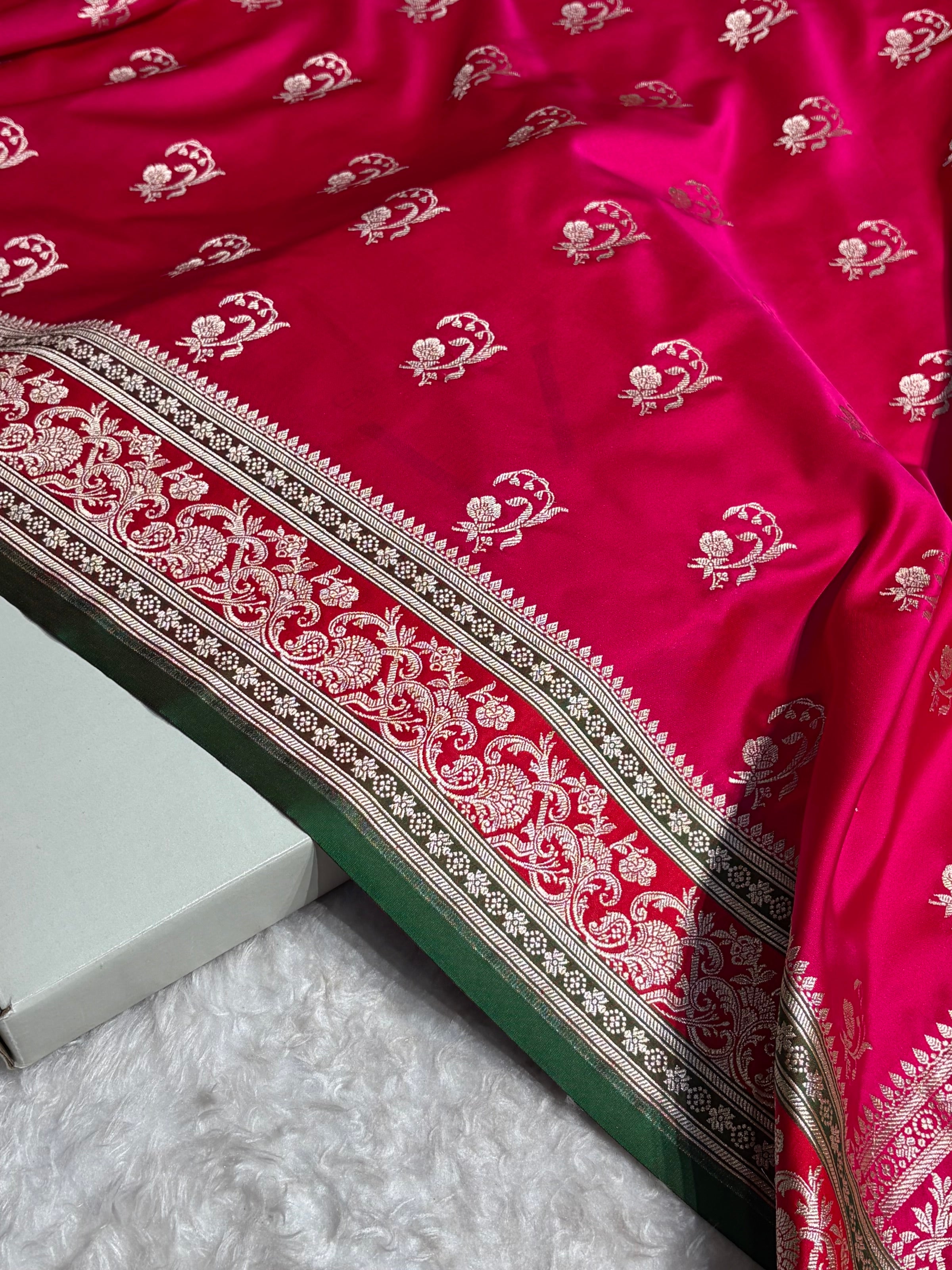 Banarasi Cross Rani With Contrast Red Floral Border Mashru Silk Saree MSM-100