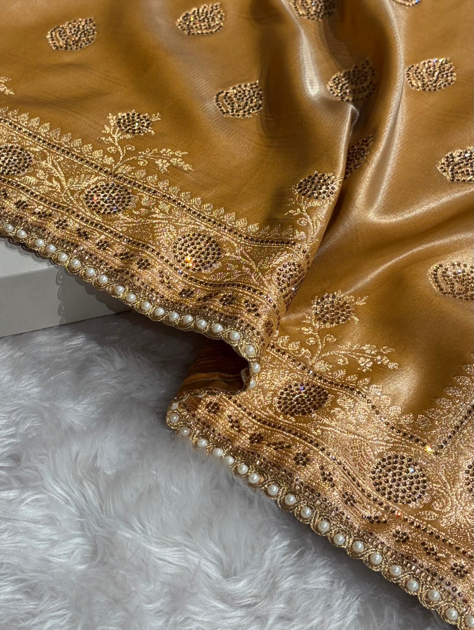 Banarasi Bridal Beige Booti stone work With Gotta Patti BSSGP20