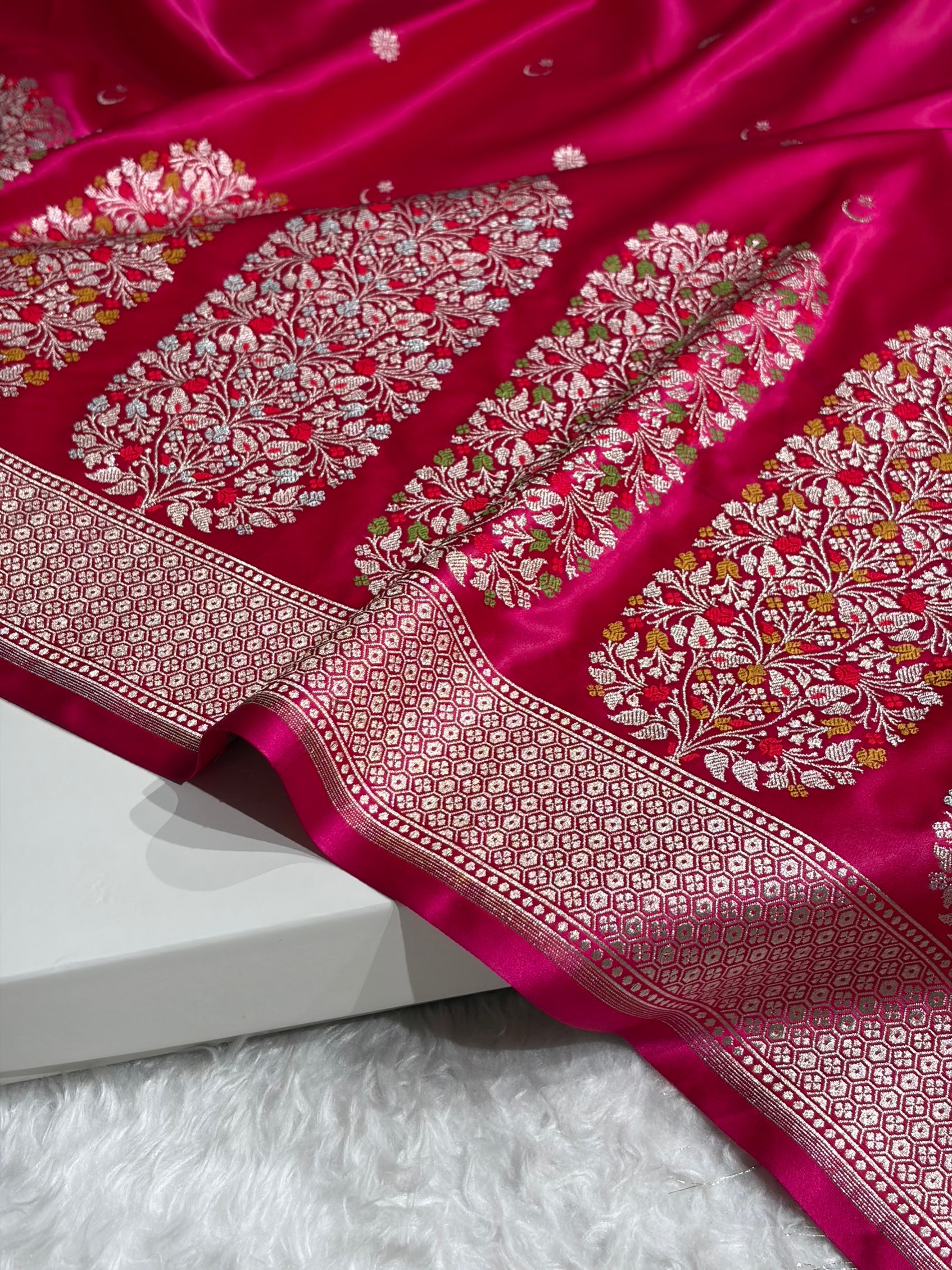 Rani Shades Banarasi With Floral Minakari Pattern Mashru Silk Saree MSM-131