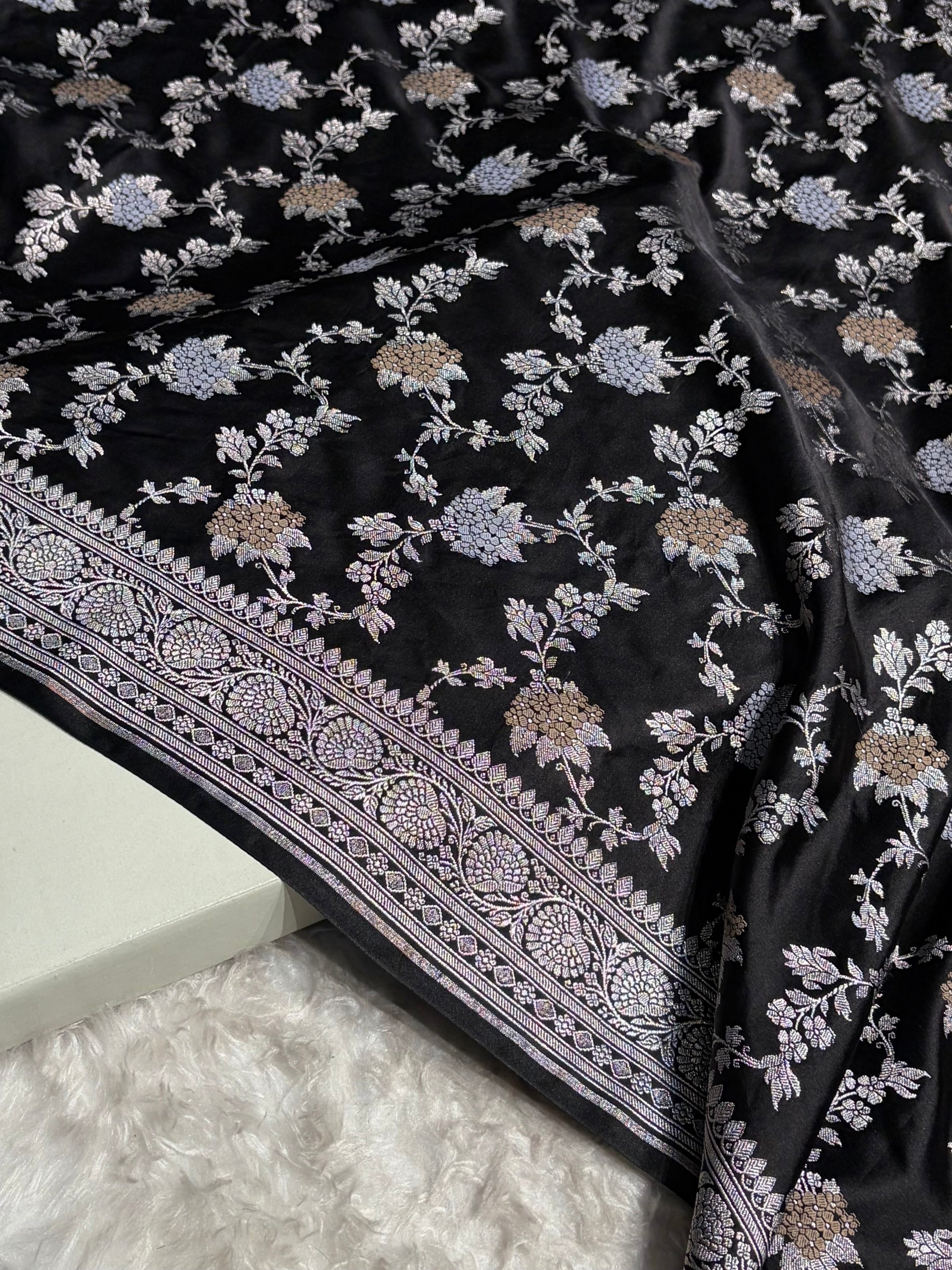 Banarasi Black Shades Jaal Pattern Mashru Silk Saree MS57