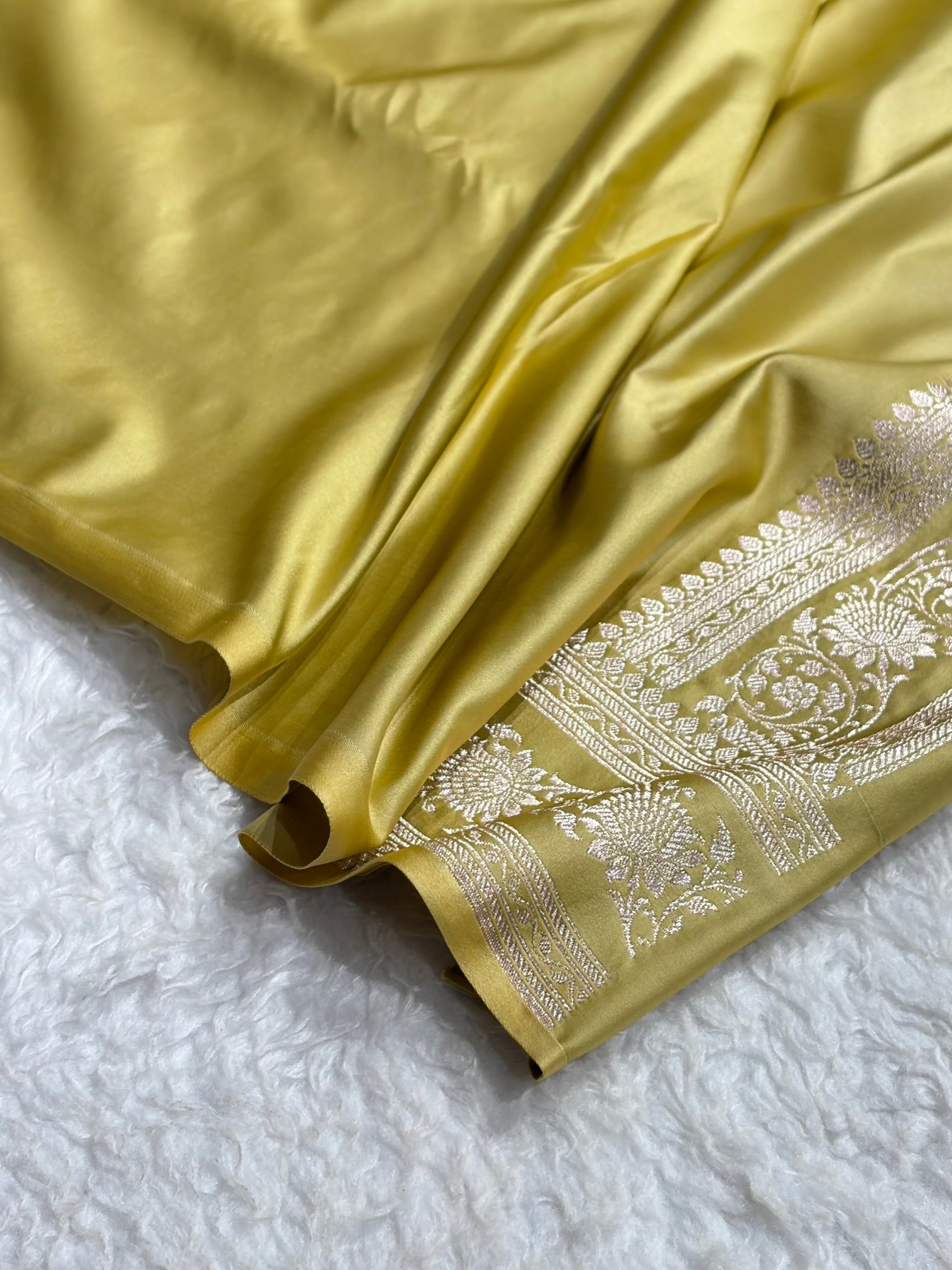 Banarasi Light Pista Boota With Floral Border Mashru Silk Saree