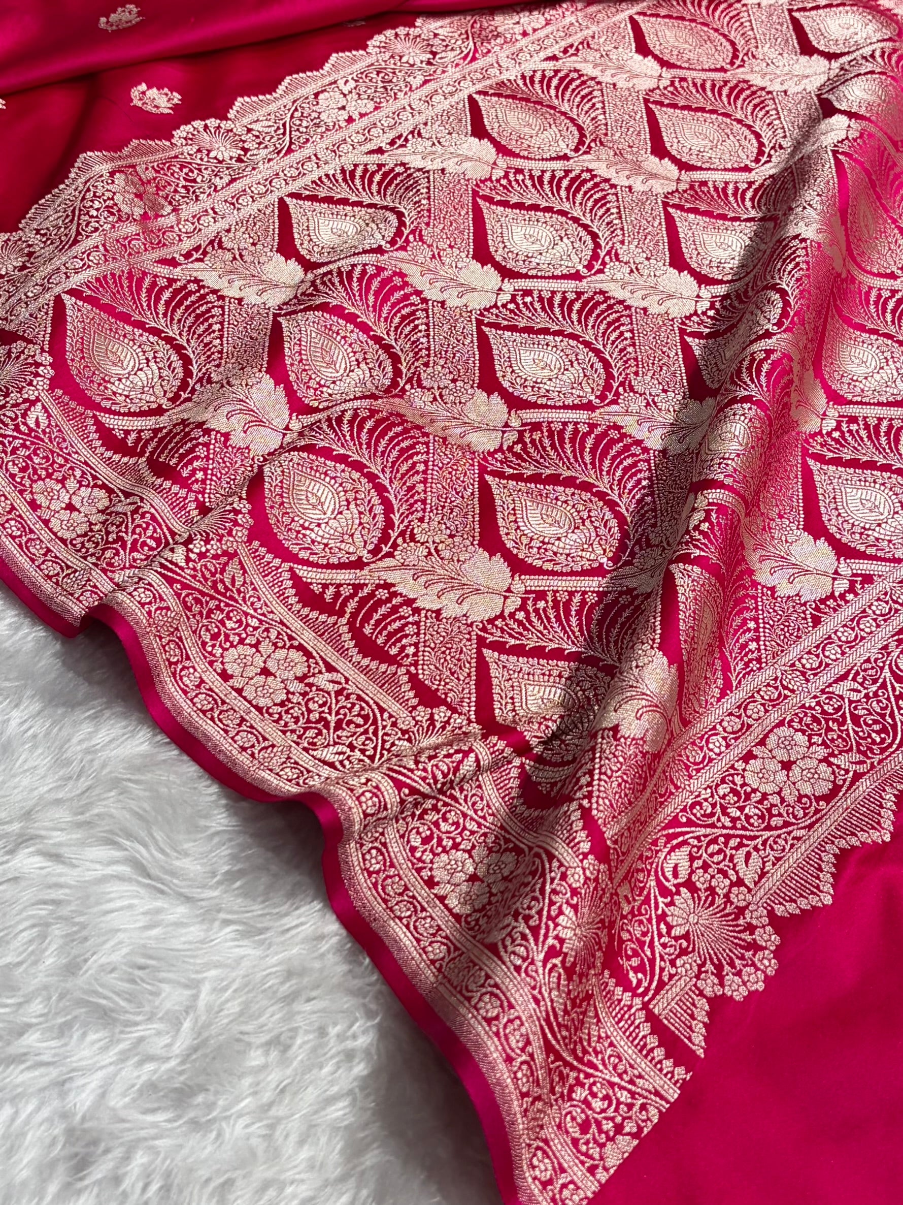 Cross Red Shades Banarasi Boota Pattern Floral Mashru Silk Saree MSM-111