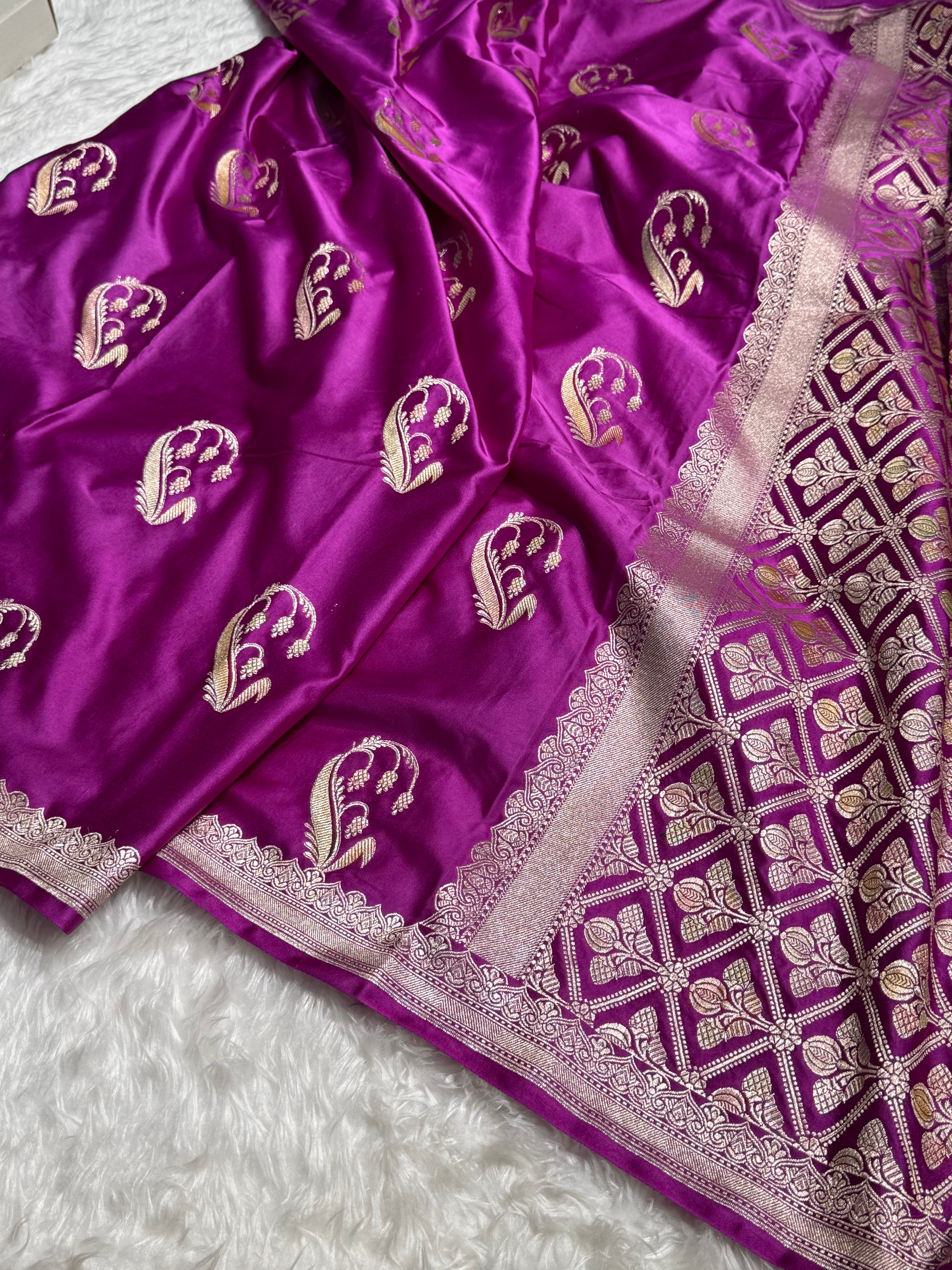 Magenta Unique Boota Motif Mashru Silk Saree