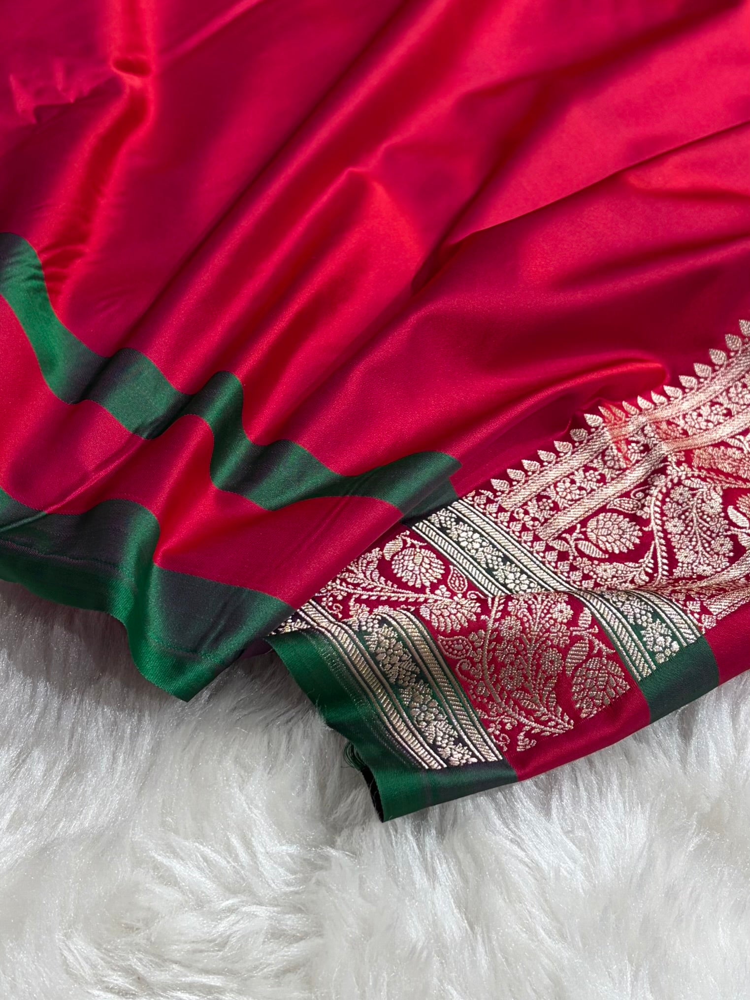 Banarasi Cross Rani With Contrast Red Floral Border Mashru Silk Saree MSM-101