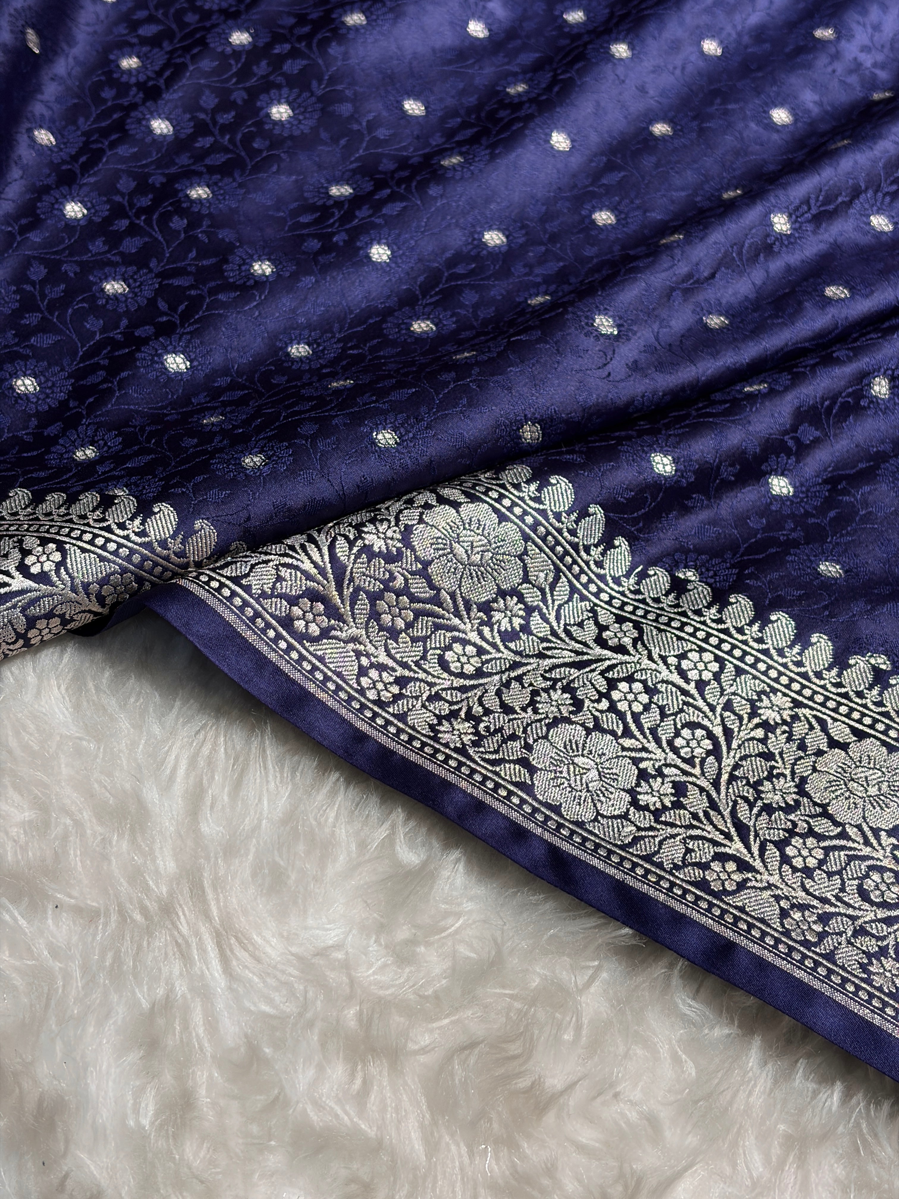 Navy Blue Shades Booti Tanchoi Mashru Silk Saree