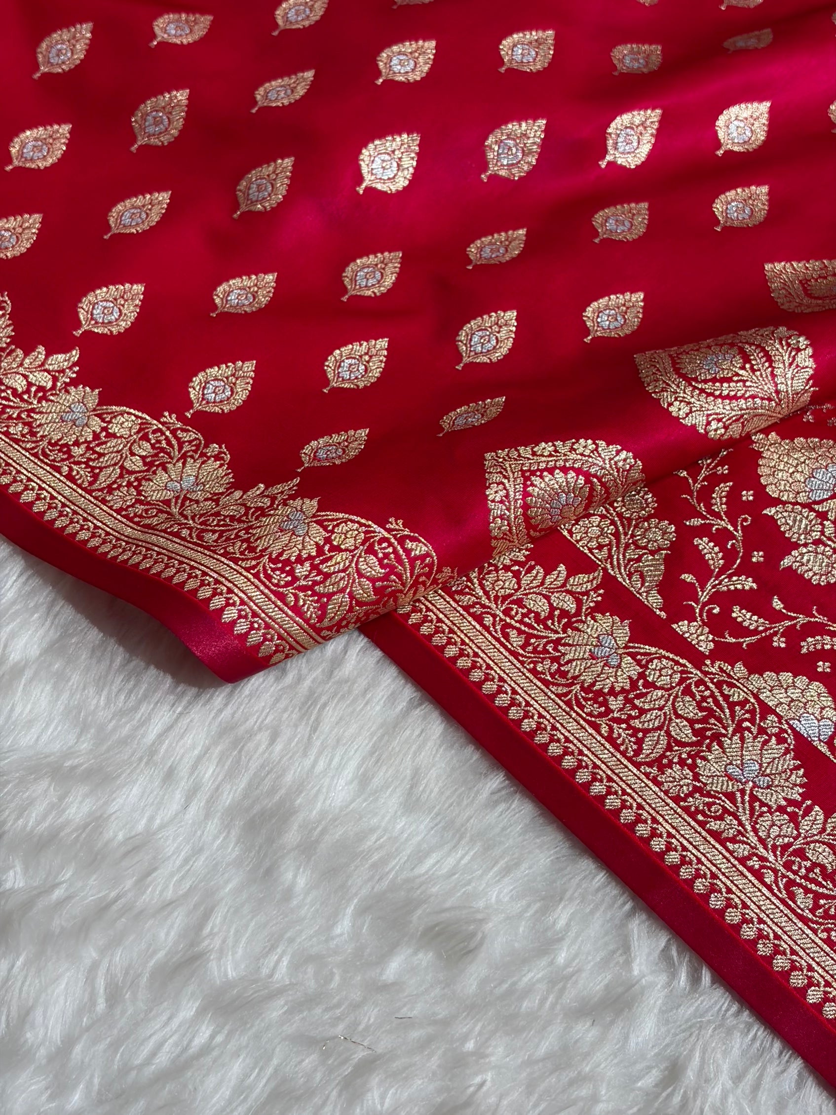 Banarasi Cross Rani Shades Minakari Booti Pattern Banarasi Satin Silk Saree SS60
