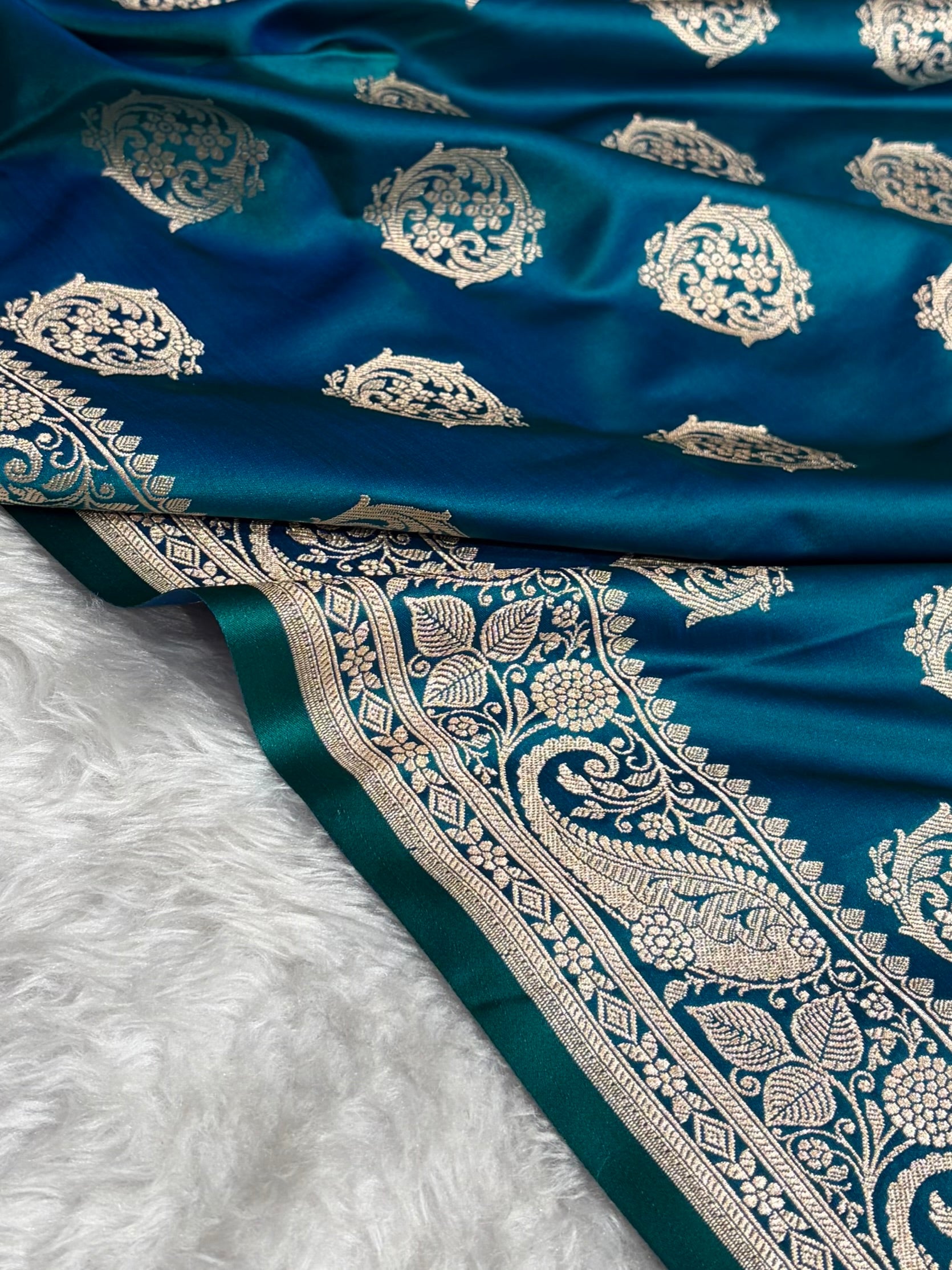 Banarasi Peacock Shades Banarasi Boota Pattern Floral Mashru Silk Saree MSM-104