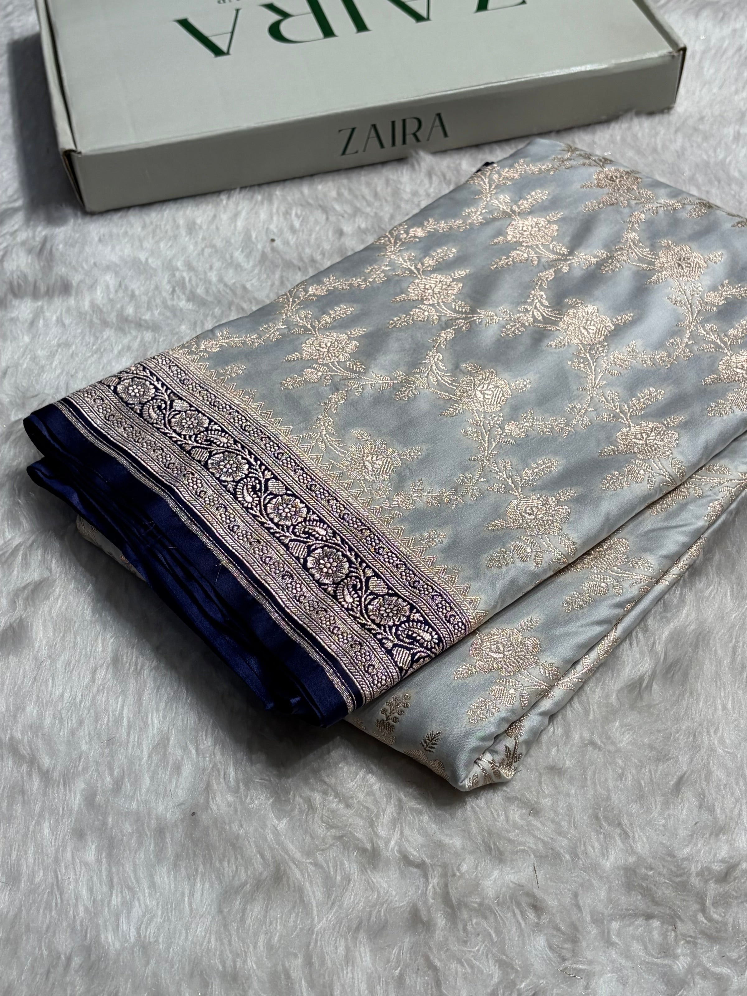 Contrast White with Navy Blue Floral Jaal Mashru Silk Saree MS28