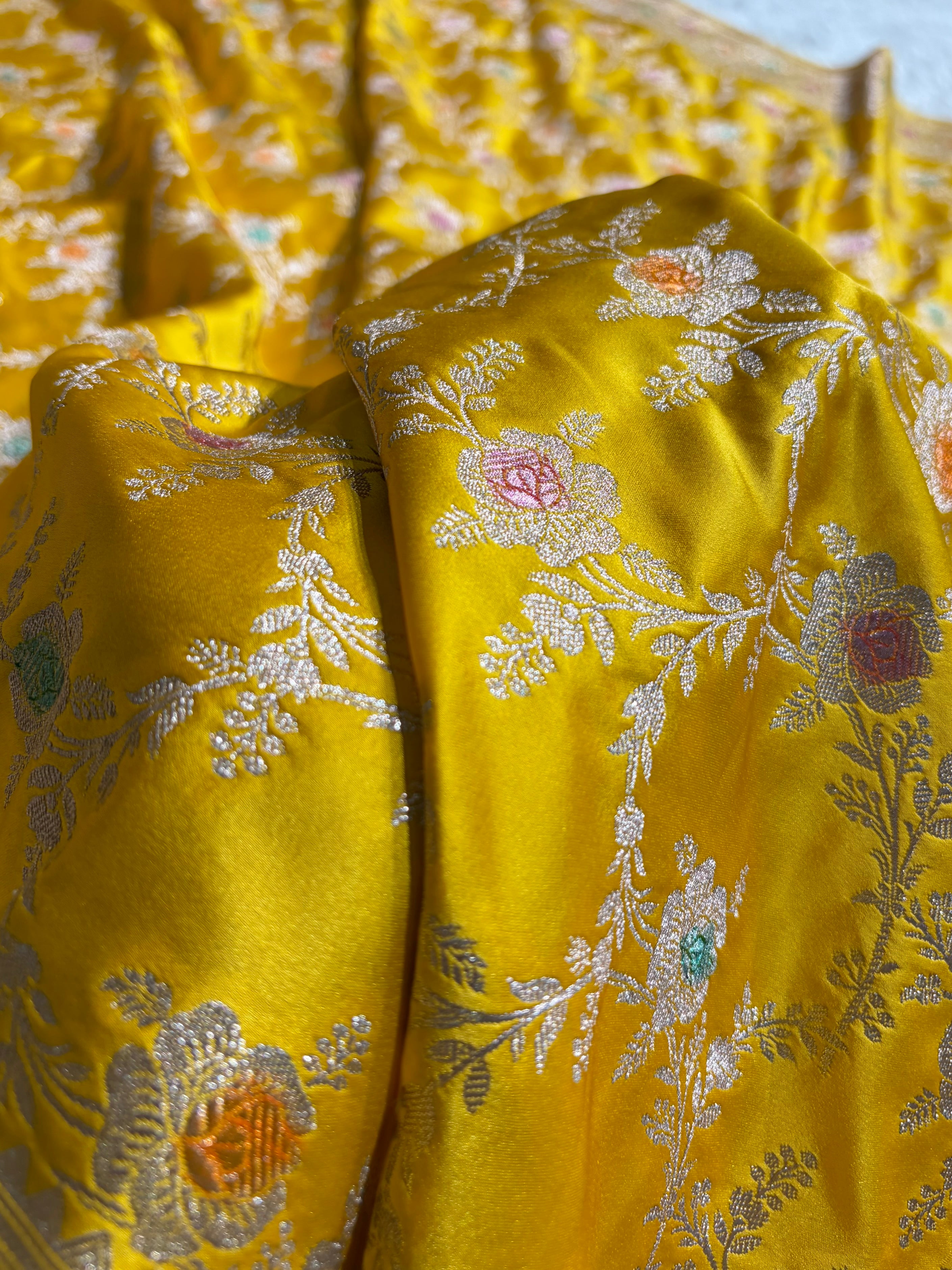 Yellow Shades Banarasi Minakari Floral Jaal Mashru Silk Saree MS28