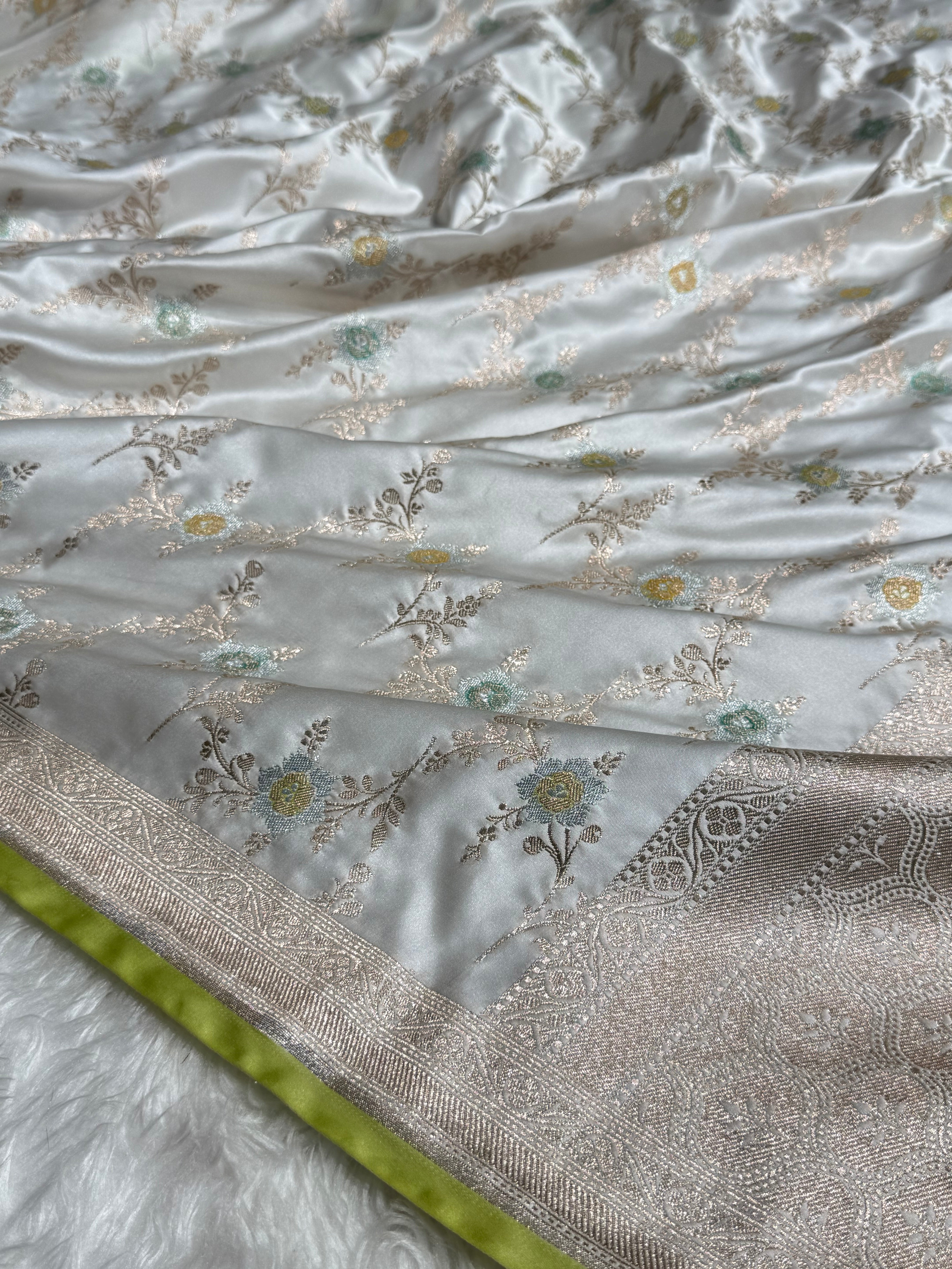 White Minakari Jaal With Green Edge Mashru Silk Saree