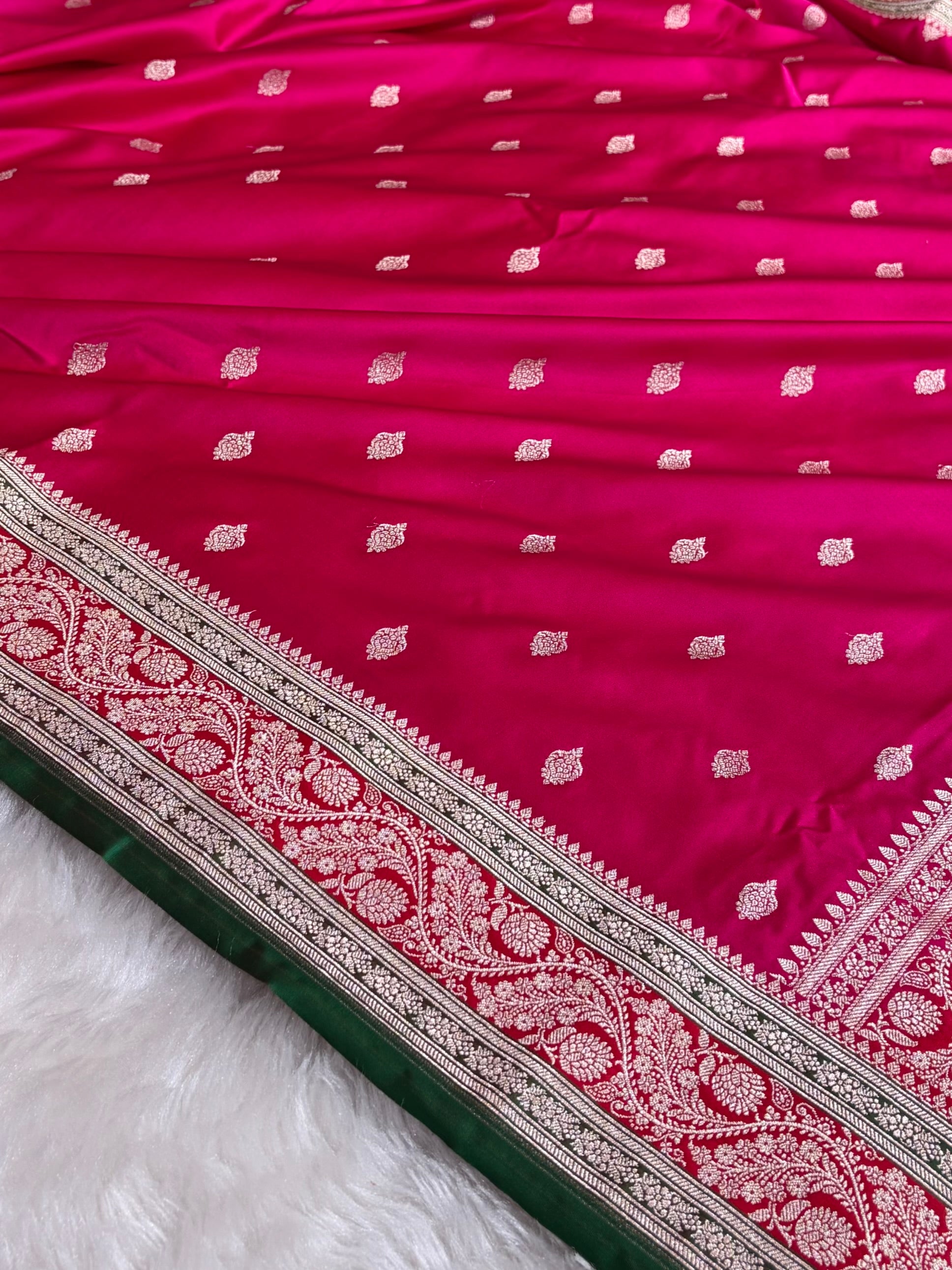 Banarasi Cross Rani With Contrast Red Floral Border Mashru Silk Saree MSM-101