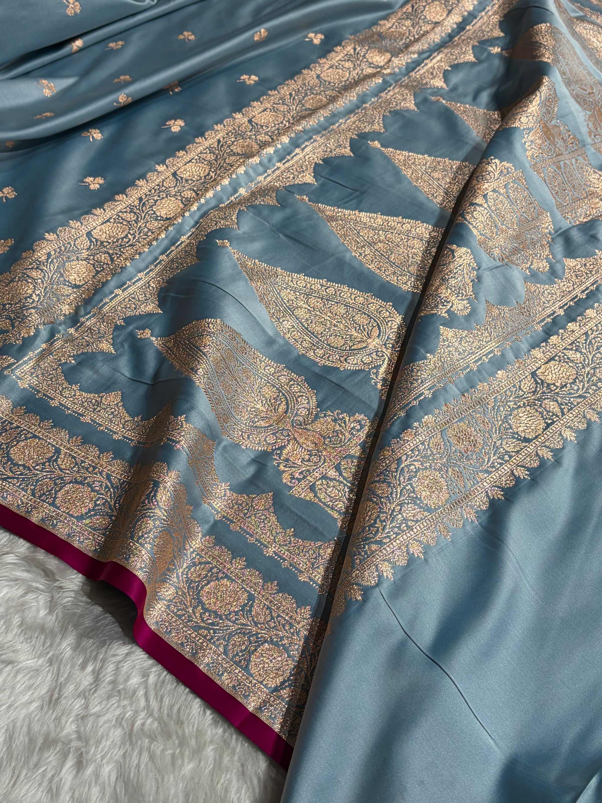 Powder Blue Blue Blue Booti Katan Silk Saree SK09