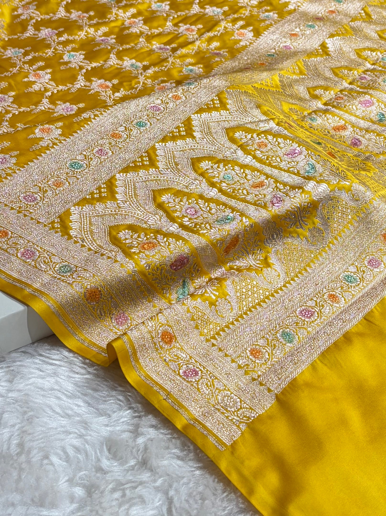 Yellow Shades Banarasi Minakari Floral Jaal Mashru Silk Saree MS28