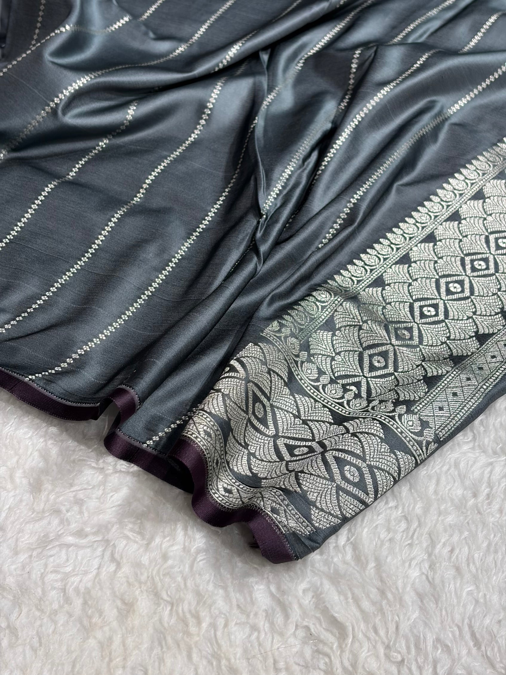 Banarasi Dark Grey Shades Tanchoi Motif Mashru Silk Saree