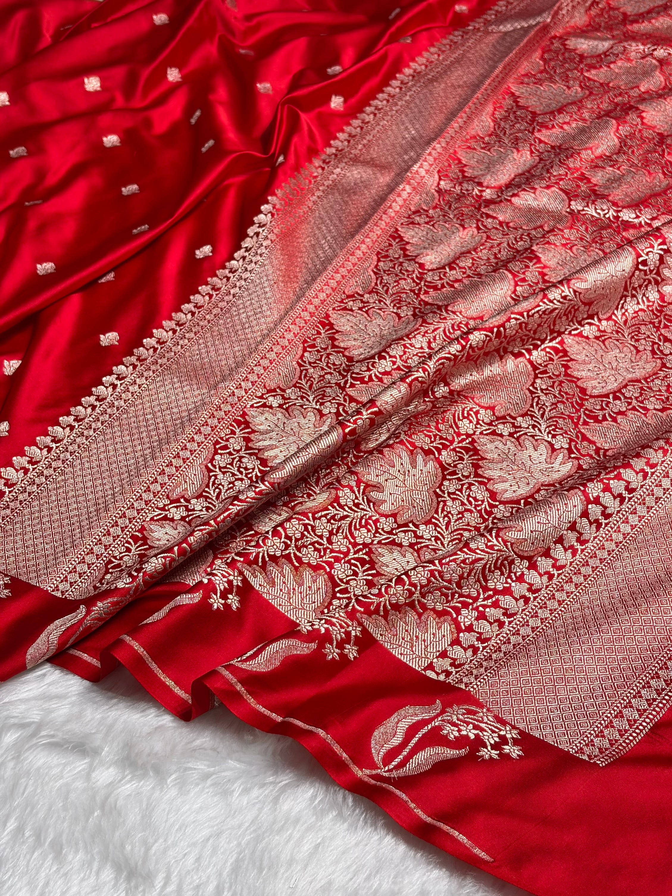 Red Shades Floral Border Booti Mashru Silk Saree MS74