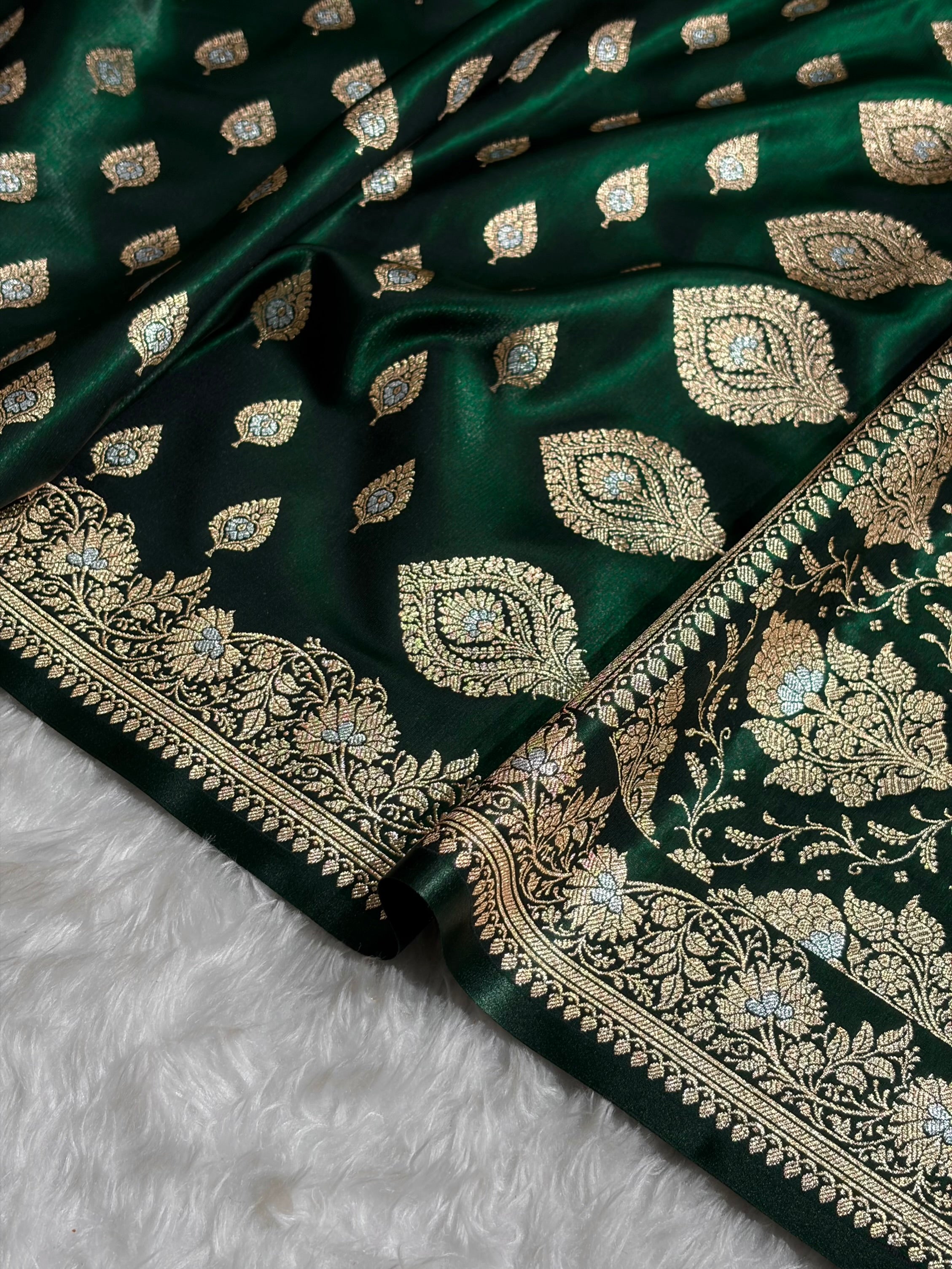 Banarasi Bottle Green Shades Minakari Booti Pattern Banarasi Satin Silk Saree SS60