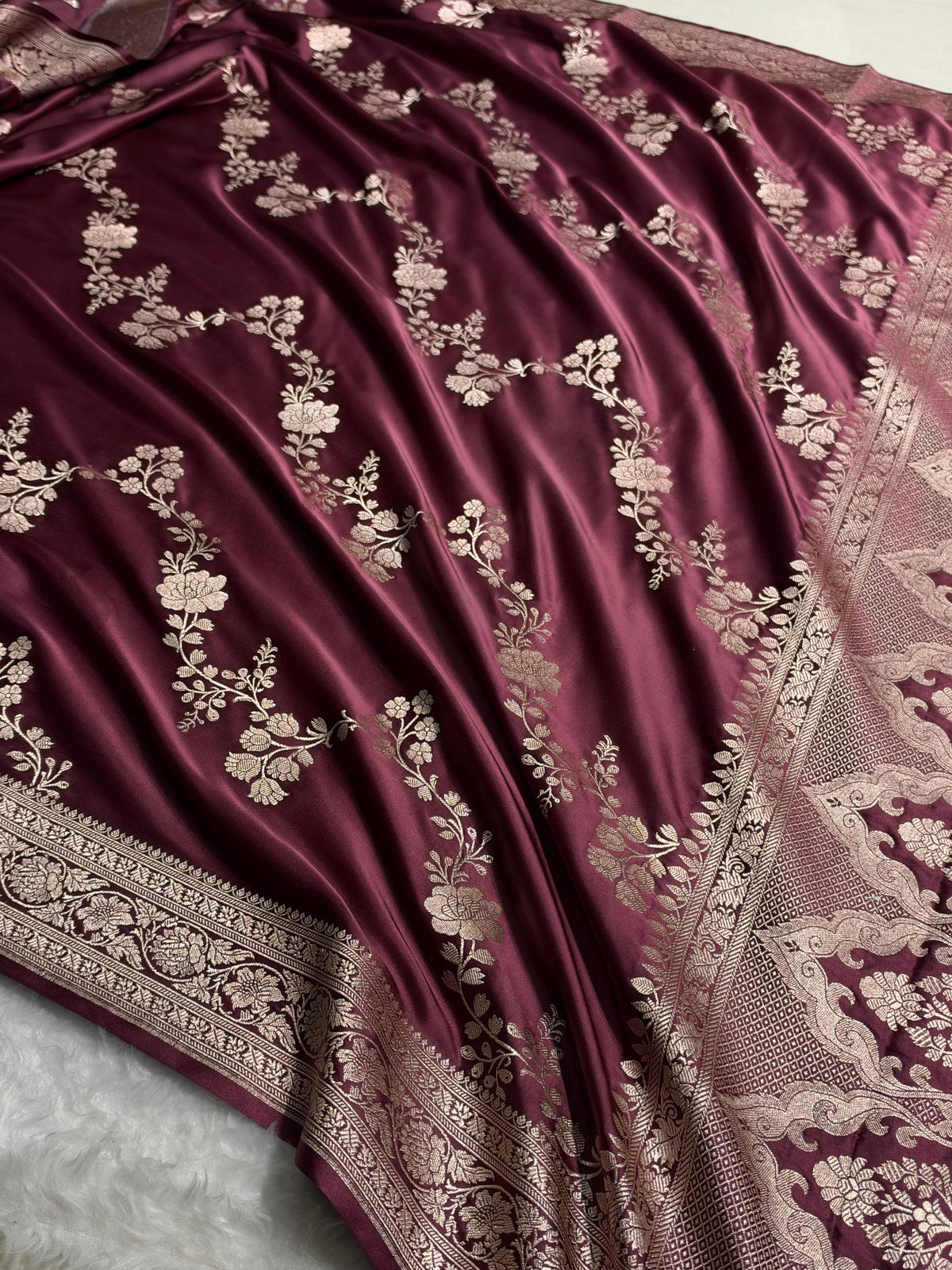 Traditional Banarasi Floral Cross Pattern in Burgundy Shades Floral Mashru Silk Saree MCS110