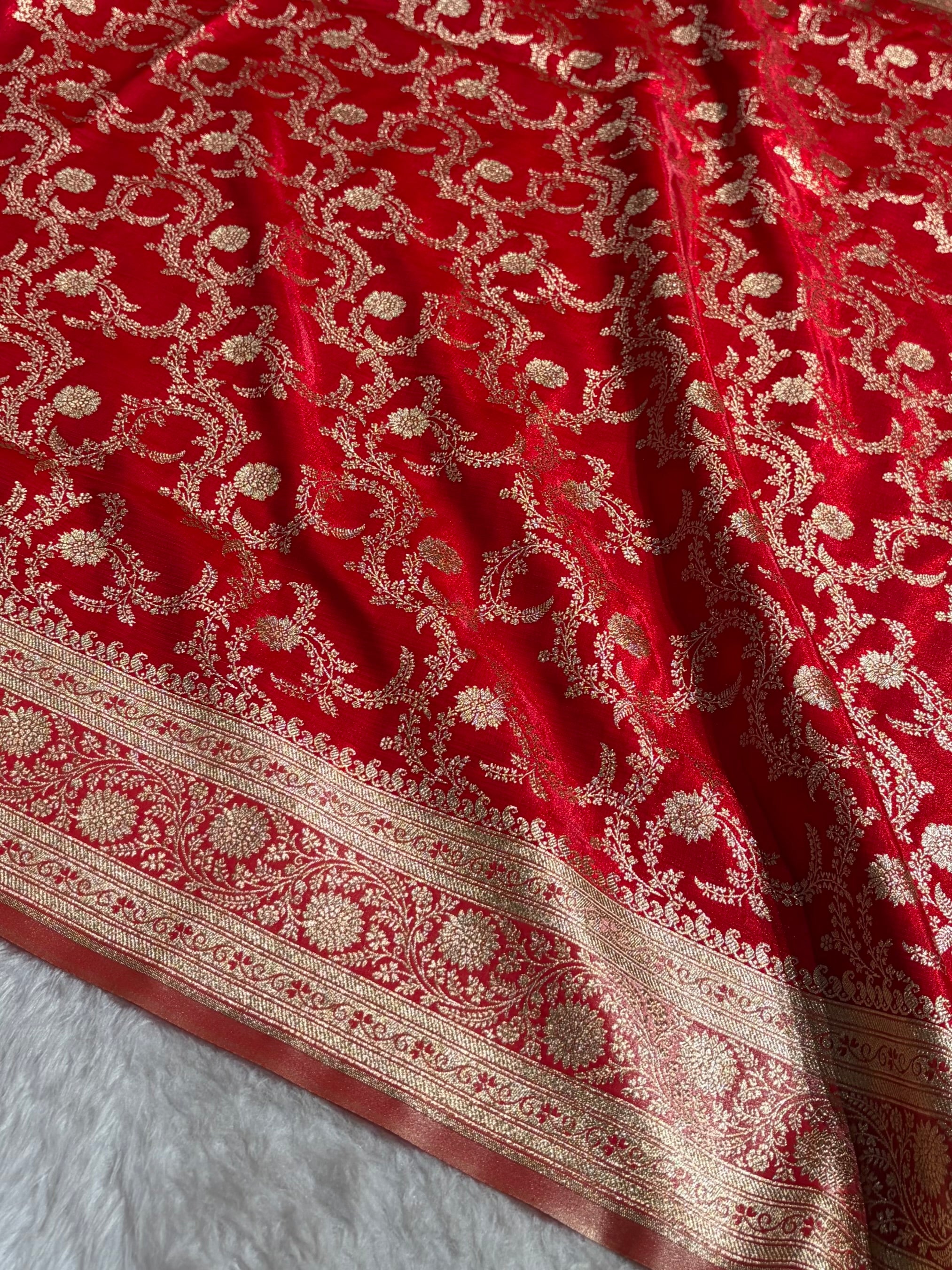Red Contrast Shades Jaal Pattern Banarasi Satin Silk Saree SS47